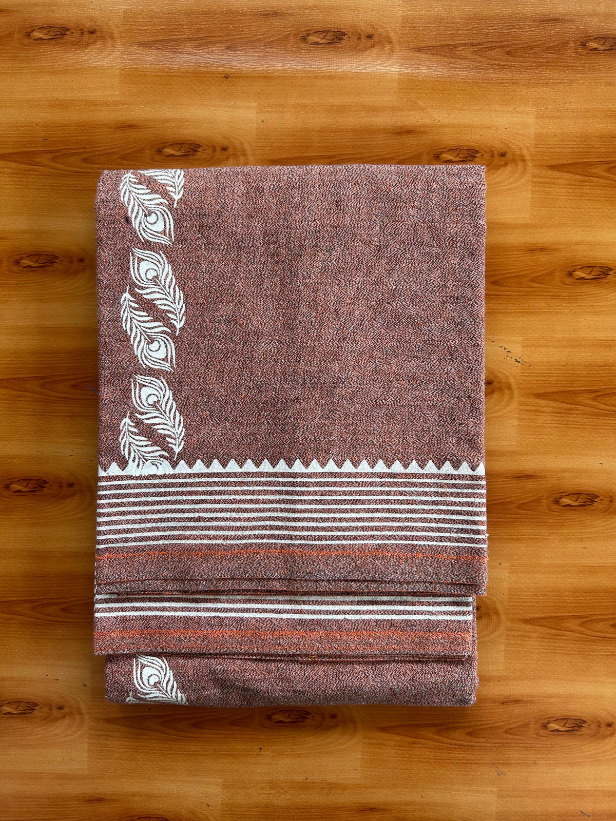 Kaitharikada - Single Kaily / Lungi - Mixed Cotton - 40s twisted - 1.5 inch White Peacock Feather Printed kara with Orange , Black & White Shaded colour body (2 meter / 4 muzham) - 5 KK8083 GAN