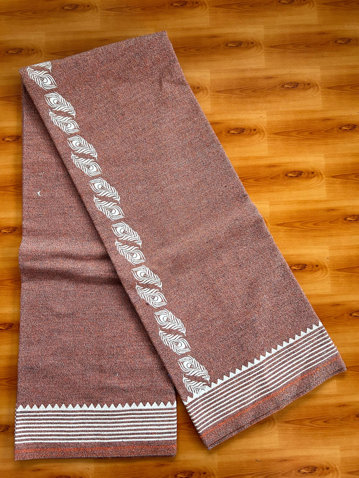 Kaitharikada - Single Kaily / Lungi - Mixed Cotton - 40s twisted - 1.5 inch White Peacock Feather Printed kara with Orange , Black & White Shaded colour body (2 meter / 4 muzham) - 5 KK8083 GAN