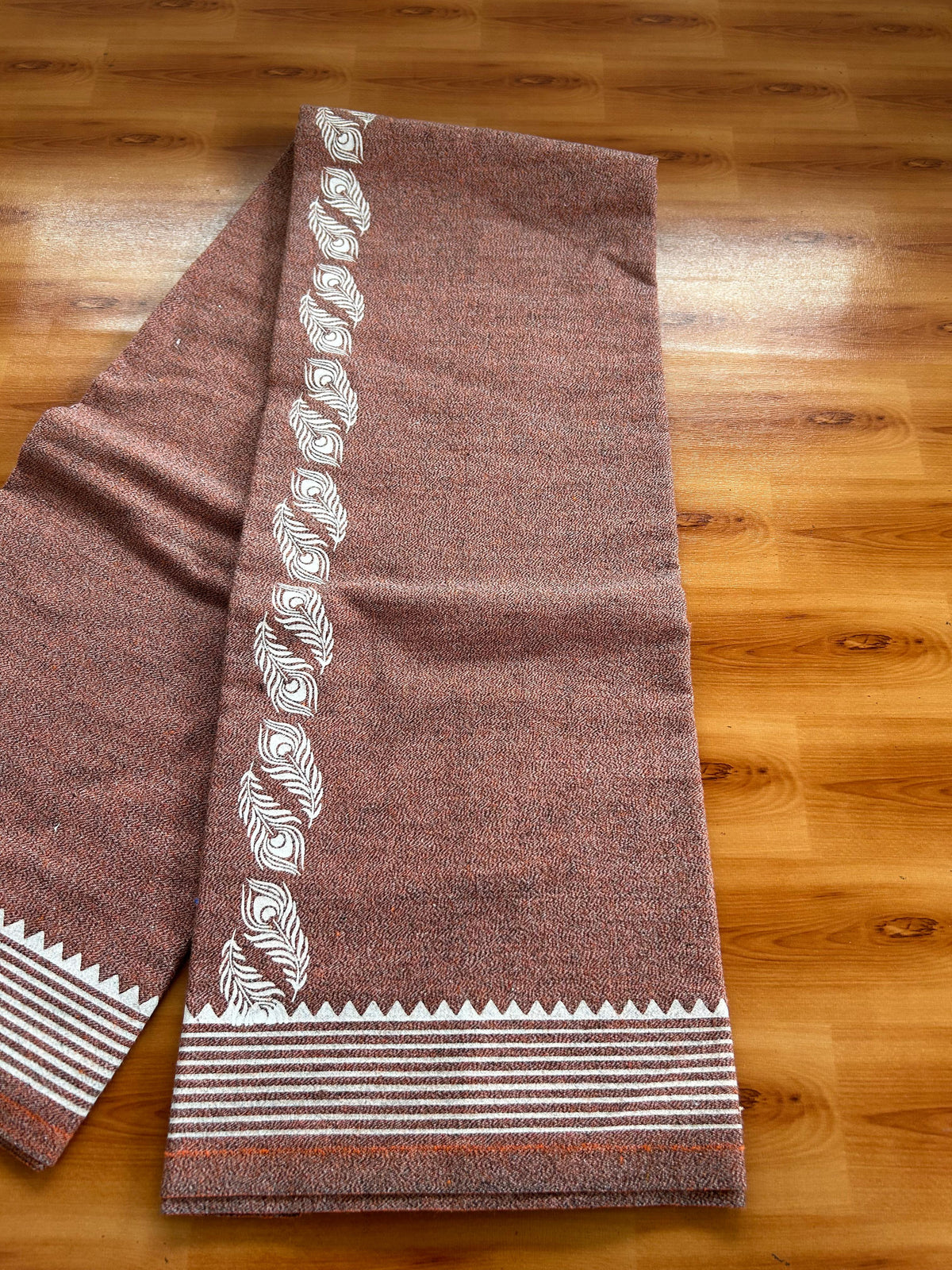 Kaitharikada - Single Kaily / Lungi - Mixed Cotton - 40s twisted - 1.5 inch White Peacock Feather Printed kara with Orange , Black & White Shaded colour body (2 meter / 4 muzham) - 5 KK8083 GAN