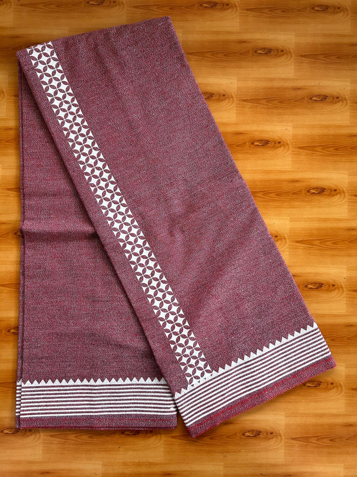 Kaitharikada - Single Kaily / Lungi - Mixed Cotton - 40s twisted - 1.5 inch White Printed kara with Red , Black & White Shaded colour body (2 meter / 4 muzham) - 8 KK8083 GAN