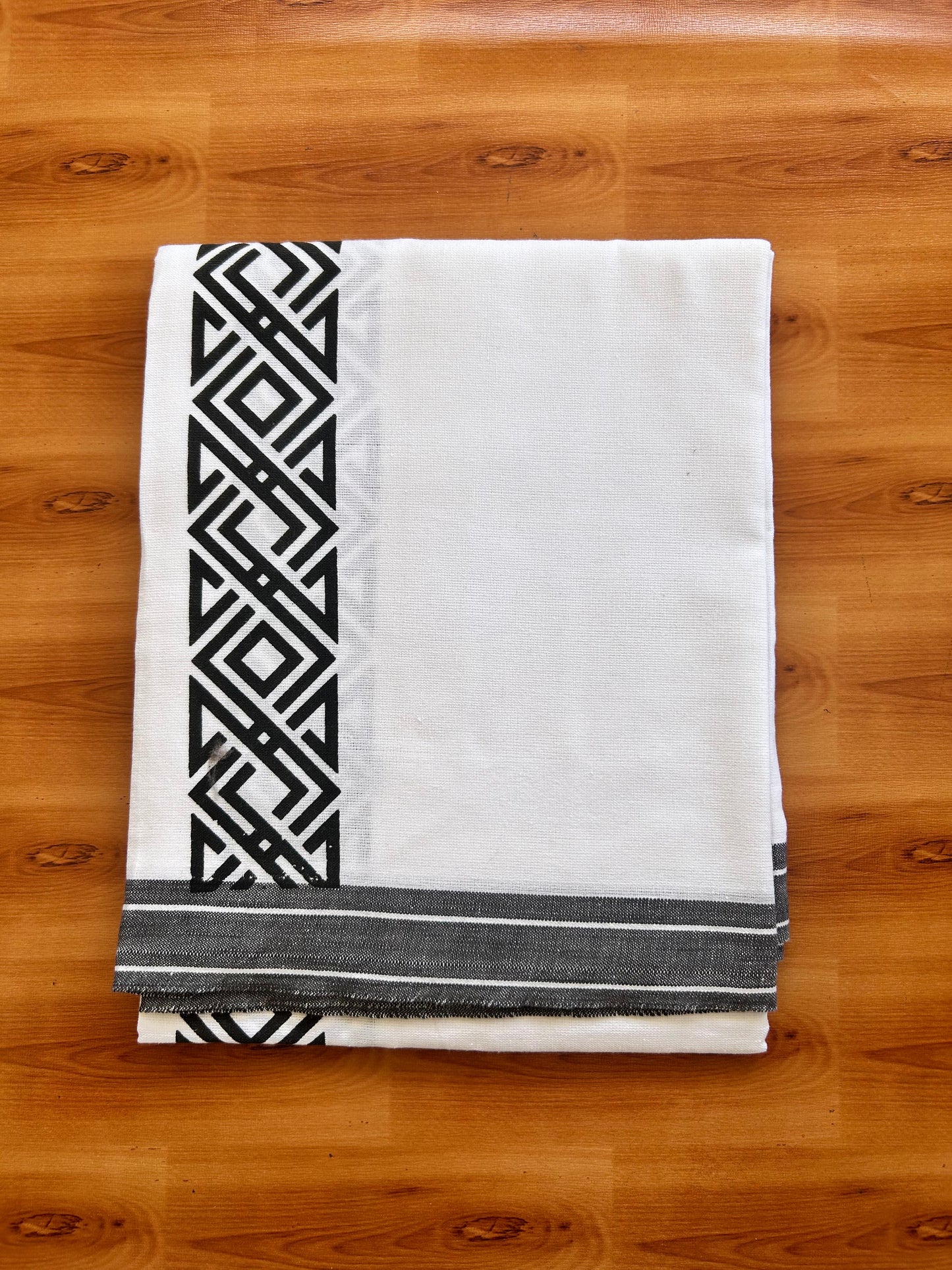 Kaitharikada - Single Kaily / Lungi - Mixed Cotton - 40s twisted - 2.5 inch Black Printed kara with White colour body (2 meter / 4 muzham) - 6 KK8074 SAT
