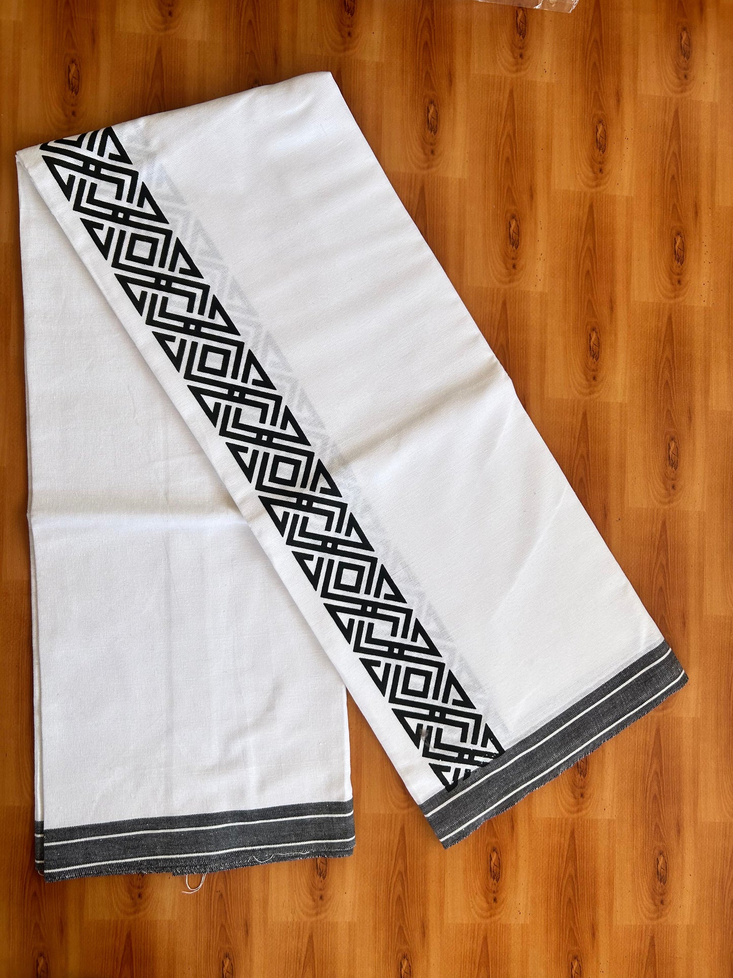 Kaitharikada - Single Kaily / Lungi - Mixed Cotton - 40s twisted - 2.5 inch Black Printed kara with White colour body (2 meter / 4 muzham) - 6 KK8074 SAT