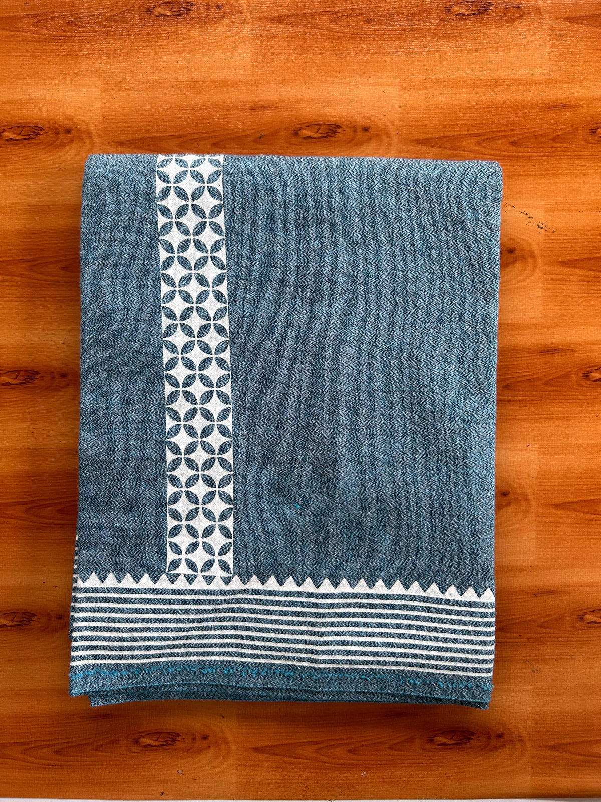 Kaitharikada - Single Kaily / Lungi - Mixed Cotton - 40s twisted - 1.5 inch White Printed kara with Light Blue , Black & White Shaded colour body (2 meter / 4 muzham) - 10 KK8083 GAN