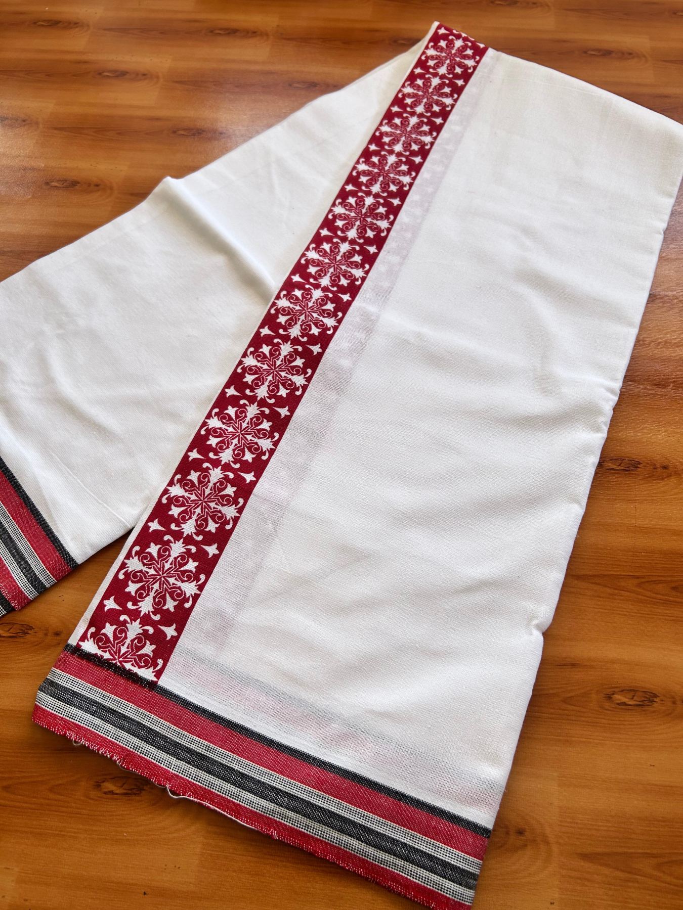Kaitharikada - Single Kaily / Lungi - Mixed Cotton - 40s twisted - 2.5 inch Red Printed kara with White colour body (2 meter / 4 muzham) - 18 KK8074 SAT