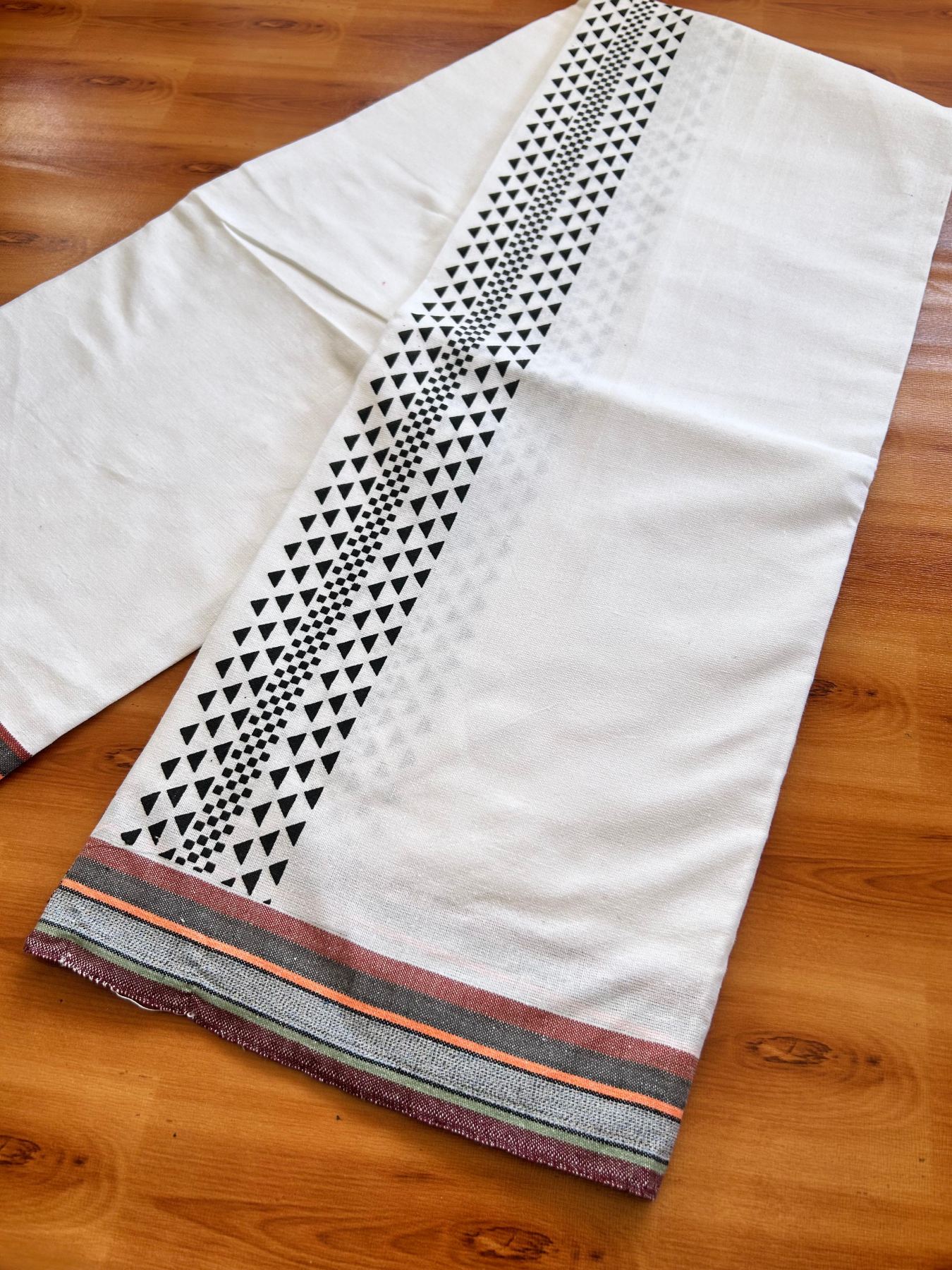 Kaitharikada - Single Kaily / Lungi - Mixed Cotton - 40s twisted - 2.5 inch Black Printed kara with White colour body (2 meter / 4 muzham) - 17 KK8074 SAT