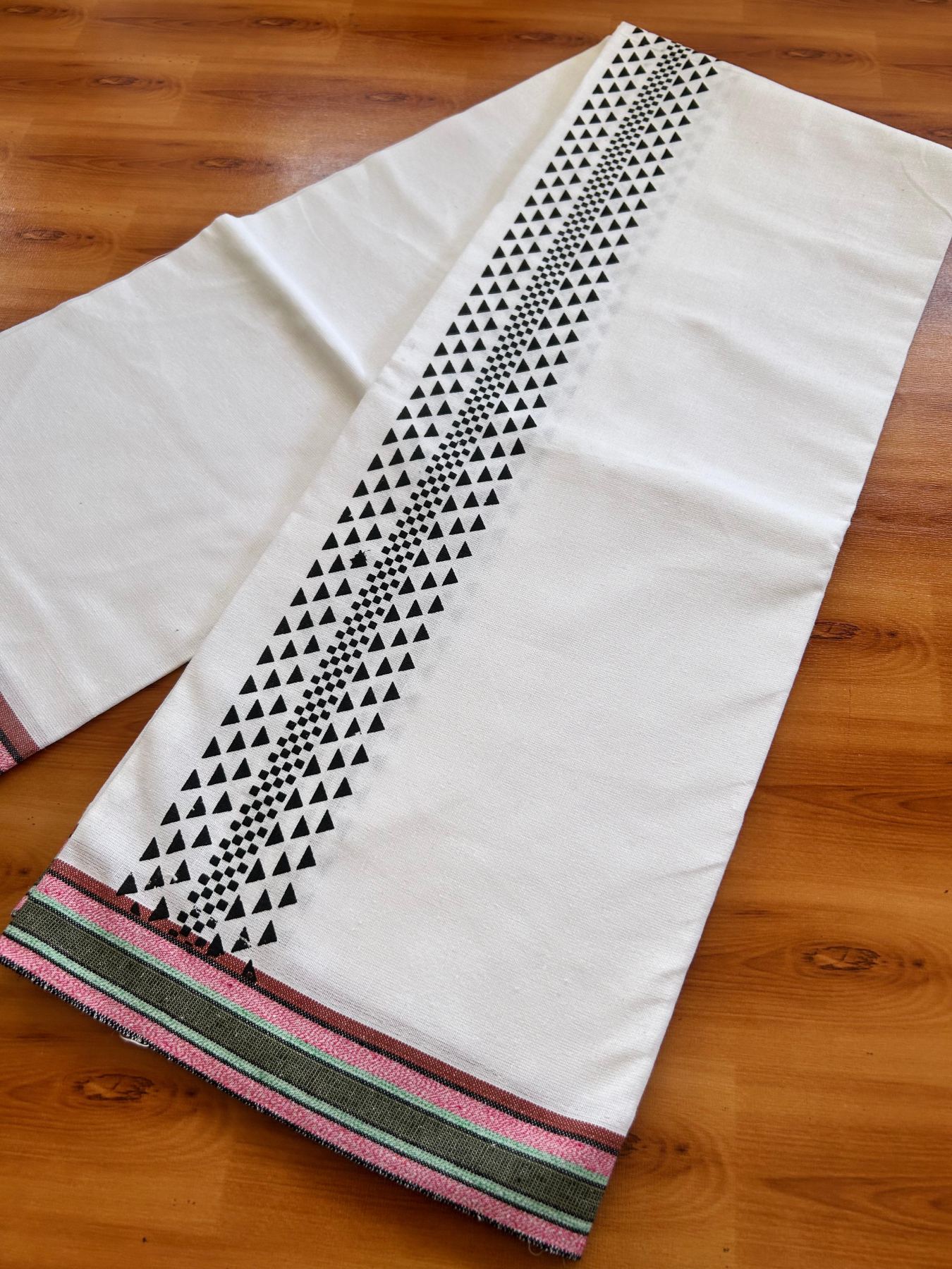Kaitharikada - Single Kaily / Lungi - Mixed Cotton - 40s twisted - 2.5 inch Black Printed kara with White colour body (2 meter / 4 muzham) - 16 KK8074 SAT
