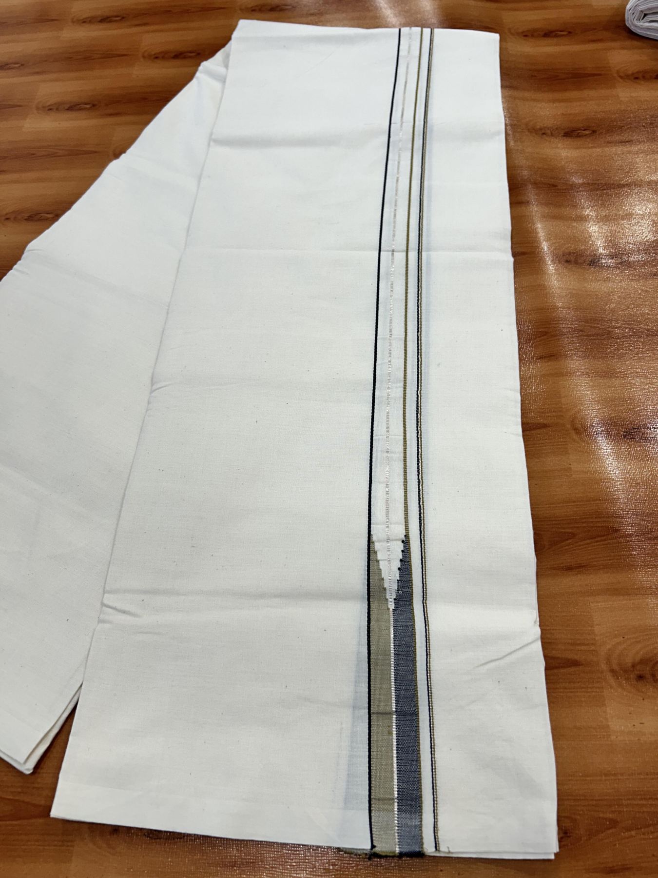 Single Mundu/Dhoti - Off White (Unbleached) 20% Discount !! KaithariKada Balaramapuram 100% Cotton Twisted 100s Thread - 0.75 inch Silver Kasav Black & Mustard Yellow Puliyilakkara Chutty (2 meter/4 Muzham) - 7 KK5407 ASH