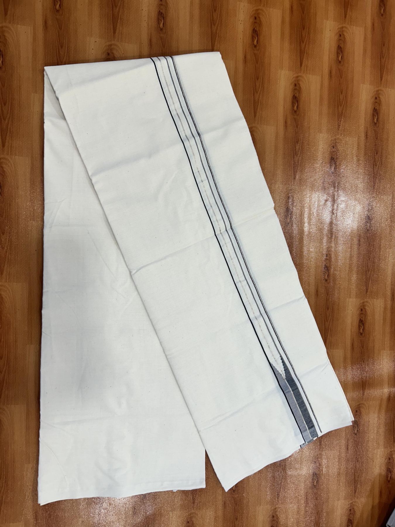 Single Mundu/Dhoti - Off White (Unbleached) 20% Discount !! KaithariKada Balaramapuram 100% Cotton Twisted 100s Thread - 0.75 inch Silver Kasav Black & Grey Puliyilakkara Chutty (2 meter/4 Muzham) - 3 KK5407 ASH