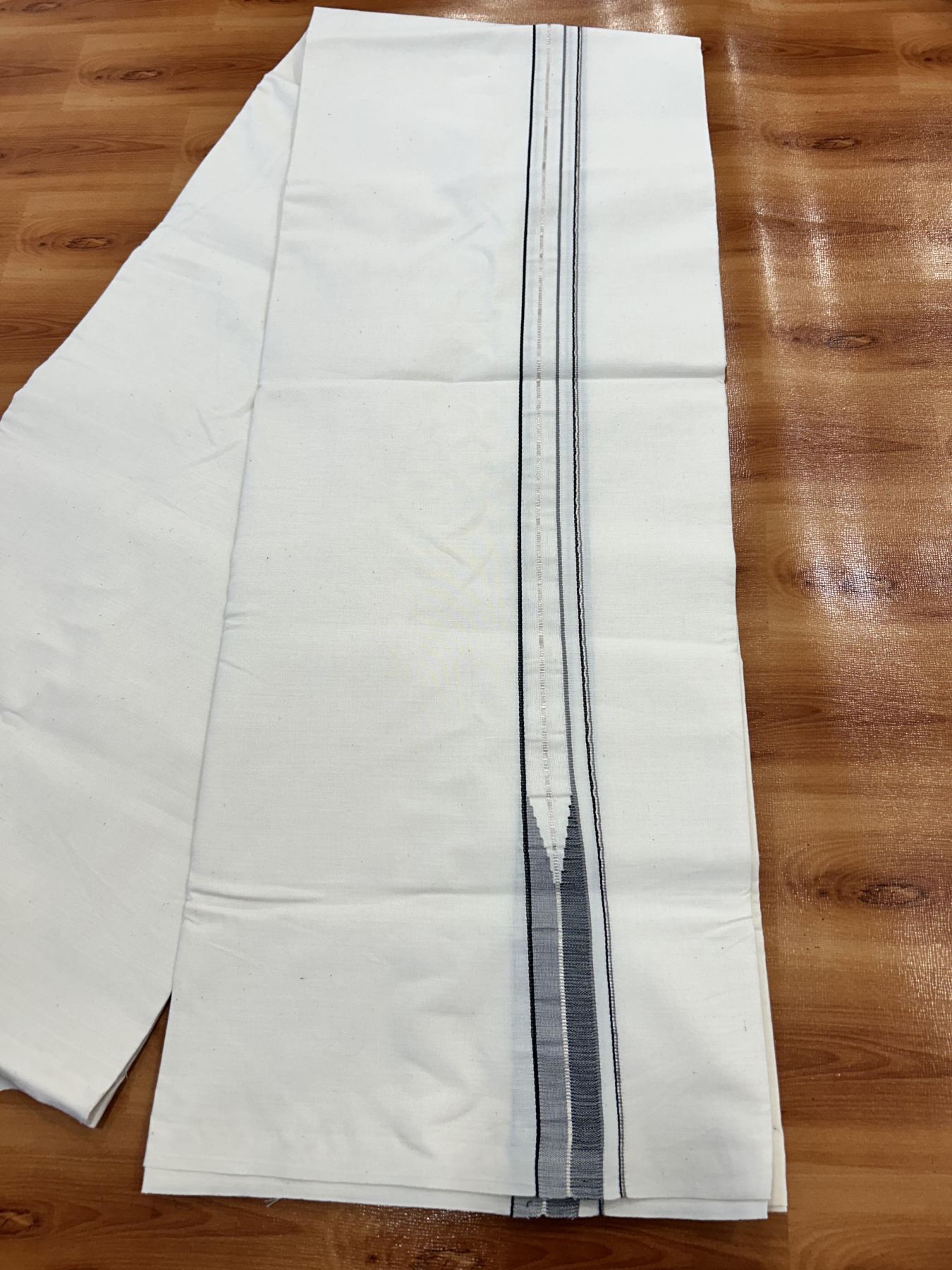 Single Mundu/Dhoti - Off White (Unbleached) 20% Discount !! KaithariKada Balaramapuram 100% Cotton Twisted 100s Thread - 0.75 inch Silver Kasav Black & Grey Puliyilakkara Chutty (2 meter/4 Muzham) - 3 KK5407 ASH