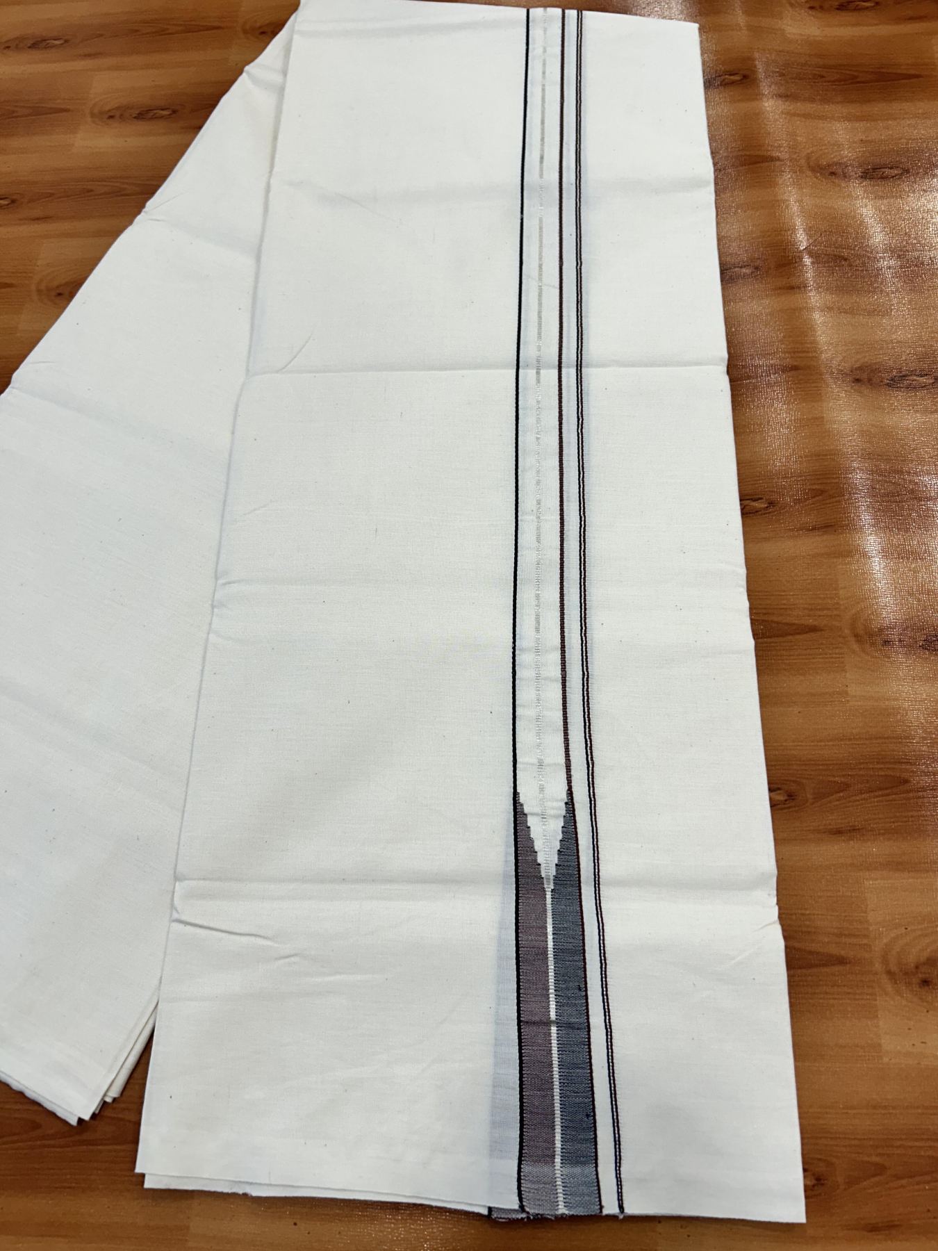 Single Mundu/Dhoti - Off White (Unbleached) 20% Discount !! KaithariKada Balaramapuram 100% Cotton Twisted 100s Thread - 0.75 inch Silver Kasav Black & Maroon Puliyilakkara Chutty (2 meter/4 Muzham) - 5 KK5407 ASH