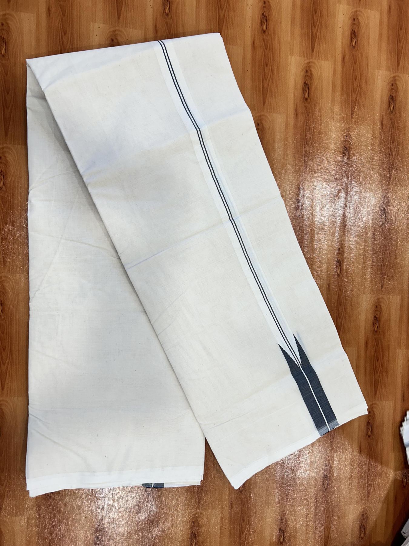 Double Off white Mundu/Dhoti - 20% Discount! KaithariKada Balaramapuram - 100% Cotton 100x100 - 1 inch Black Chutty Kara 4 mtr (8.5 muzham) - 18 KK5407 ASH