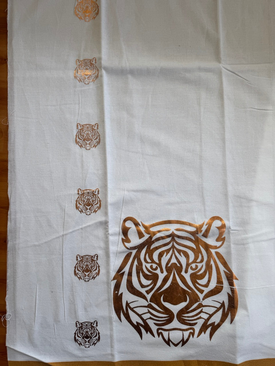 Kaduva Print Single Kaily / Lungi New! Kaitharikada - Polyster Mixed Cotton - (20s) - Pure white - Copper Print with White colour body (2 meter / 4 muzham) - 2 KK8068 GAN