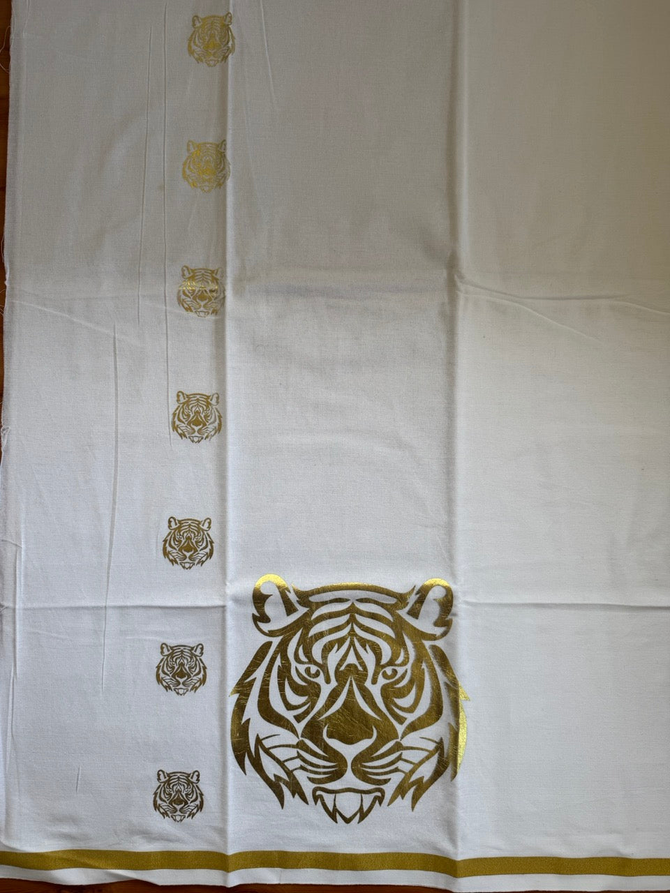 Kaduva Print Single Kaily / Lungi New! Kaitharikada - Polyster Mixed Cotton - (20s) - Pure white - Gold Print with White colour body (2 meter / 4 muzham) - 1 KK8068 GAN