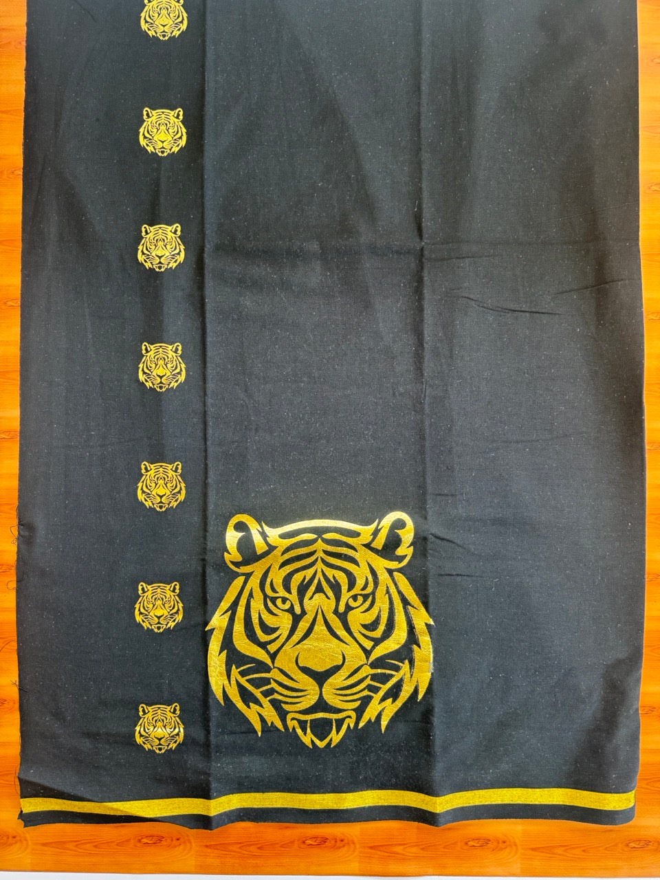 Kaduva Print Single Kaily / Lungi New! Kaitharikada - Polyster Mixed Cotton - (20s) - Gold Print with Black colour body (2 meter / 4 muzham) - 4 KK8068 GAN
