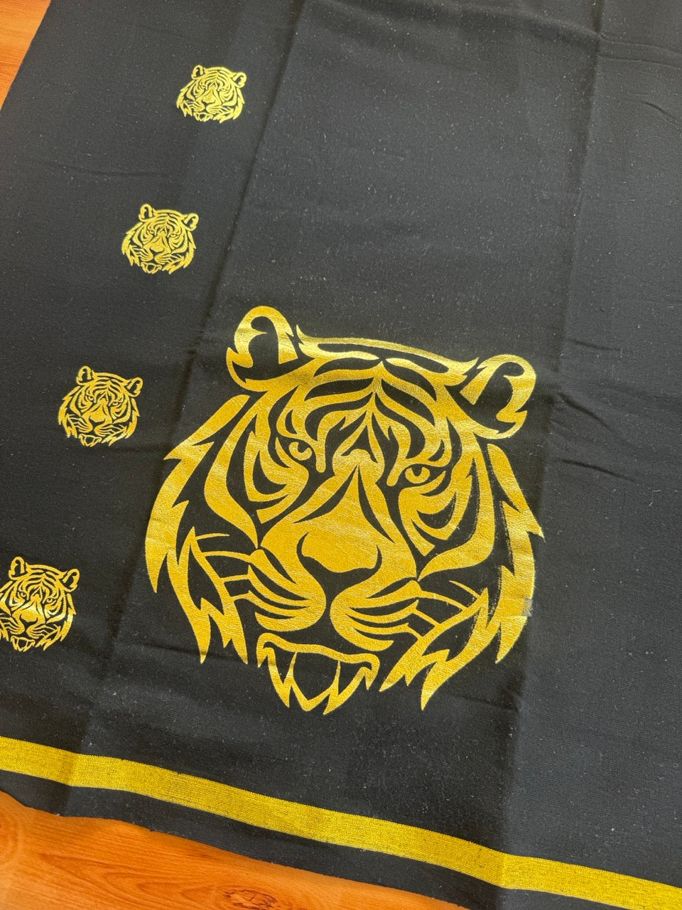 Kaduva Print Single Kaily / Lungi New! Kaitharikada - Polyster Mixed Cotton - (20s) - Gold Print with Black colour body (2 meter / 4 muzham) - 4 KK8068 GAN