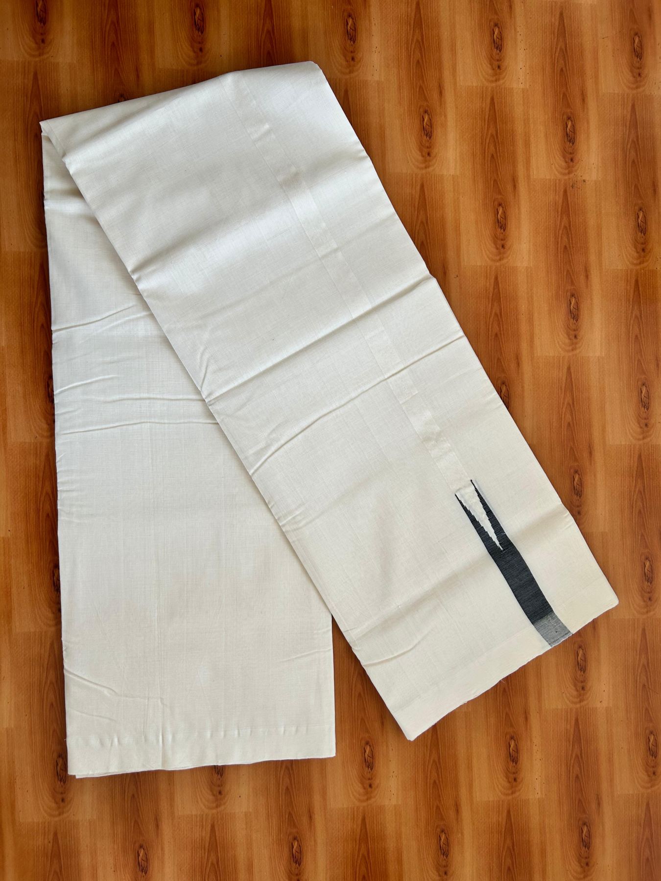 Off White - (Unbleached) Double Mundu/Dhoti - 25% Discount!! KaithariKada Handloom Unakkupaav Kerala Handloom 100% Pure Cotton  - 100X80 - 0.75 inch Black Puliyilakkara chutty Kara 4 meter (8.5 Muzham) - 11 KK5473 REA