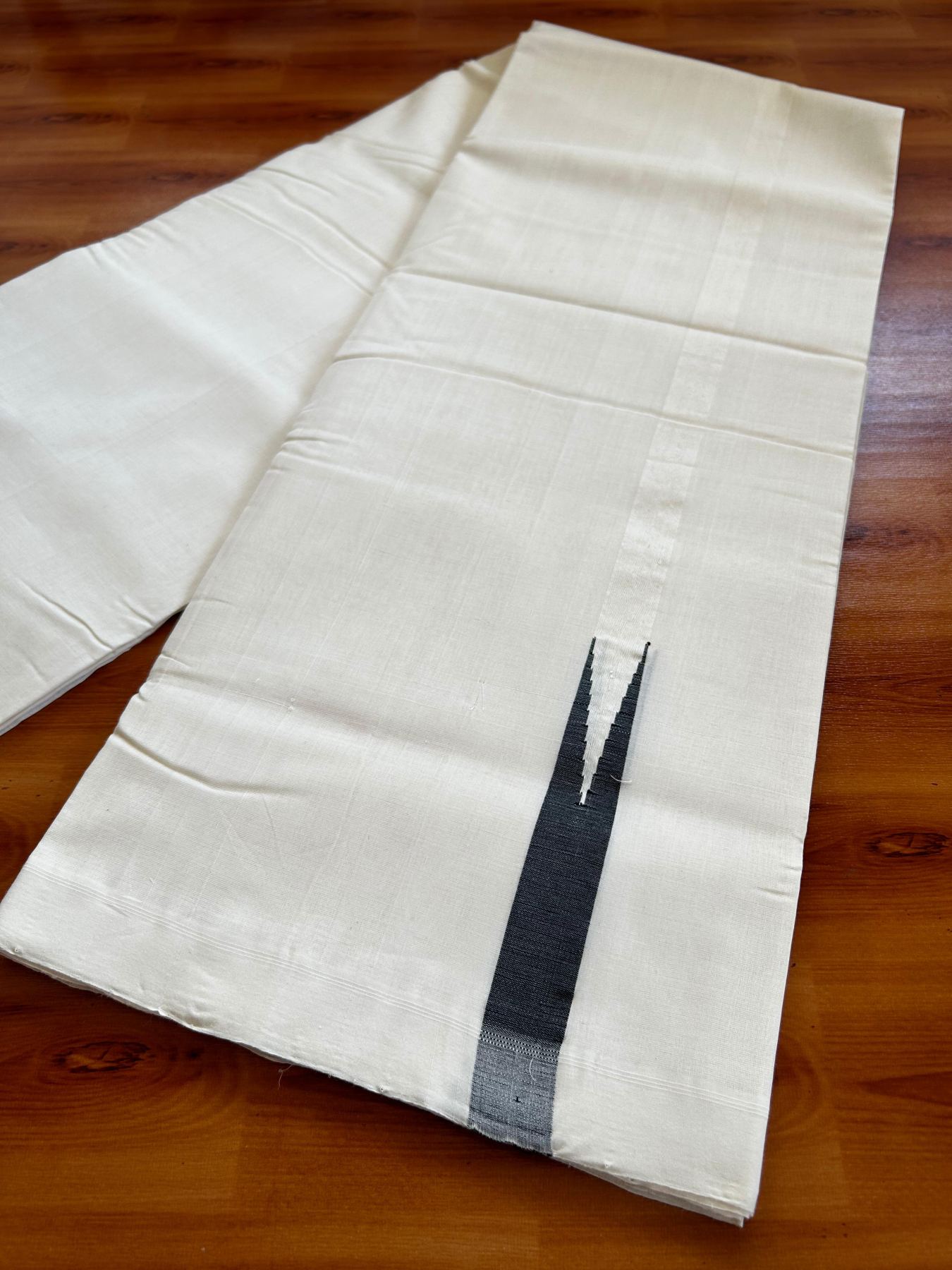 Off White - (Unbleached) Double Mundu/Dhoti - 25% Discount!! KaithariKada Handloom Unakkupaav Kerala Handloom 100% Pure Cotton  - 100X80 - 0.75 inch Black Puliyilakkara chutty Kara 4 meter (8.5 Muzham) - 11 KK5473 REA