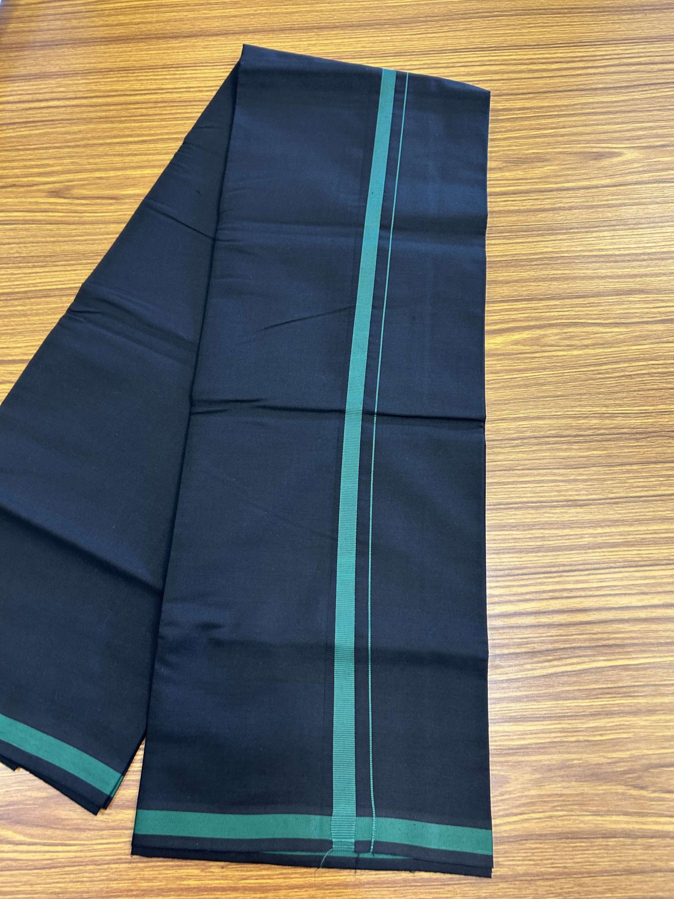 19% Discount!!! Kaitharikada - Single Kaily / Lungi - 60s - 1 cm Jungle Green kara with Black colour body (2 meter / 4 muzham) - 15 KK8042 GAN
