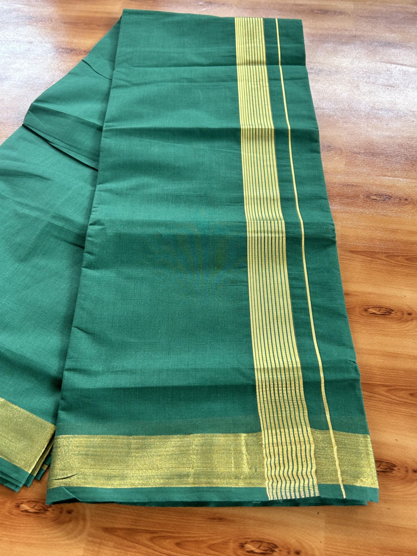 Double - Colour mundu/Dhoti - 20% Discount ! KaithariKada Balaramapuram - 100x80 - Green Colour Body - 1.5 inch Gold Kasav Striped Kara 4 mtr (8.5 muzham) - 1 KK5404 PMC