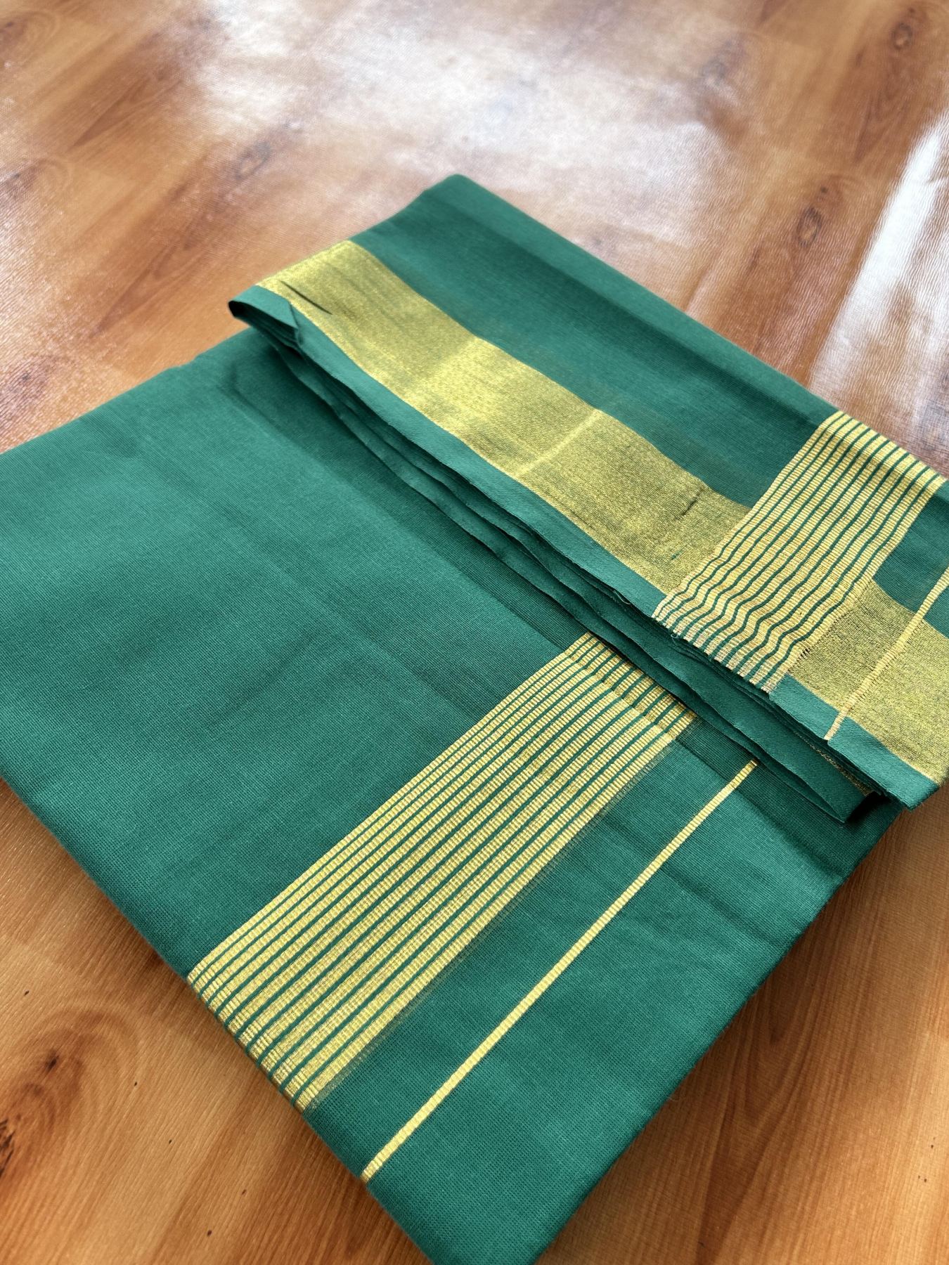 Double - Colour mundu/Dhoti - 20% Discount ! KaithariKada Balaramapuram - 100x80 - Green Colour Body - 1.5 inch Gold Kasav Striped Kara 4 mtr (8.5 muzham) - 1 KK5404 PMC