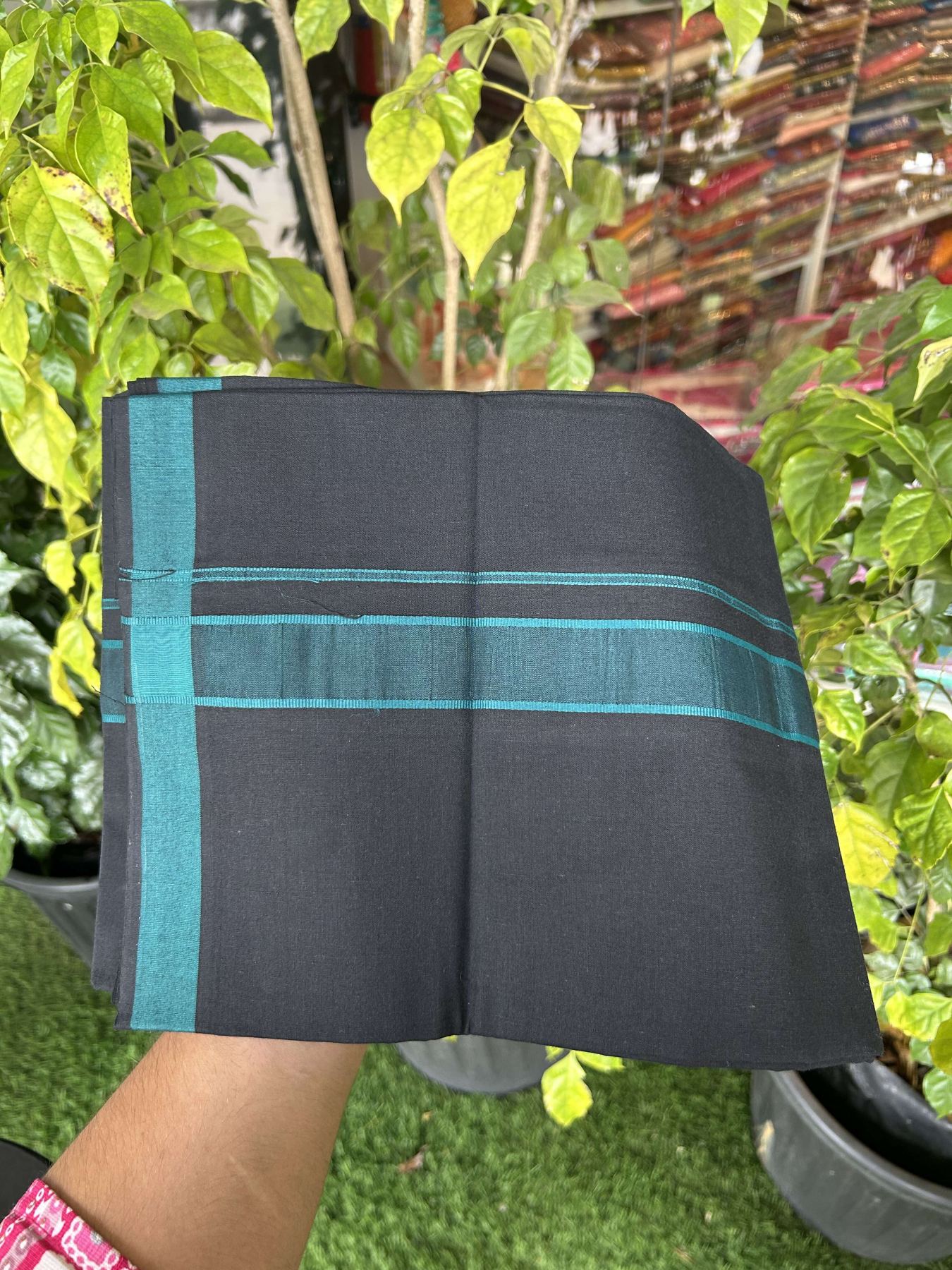 19% Discount!!! Kaitharikada - Single Kaily / Lungi - 60s -  1.25 inch Peacock Green Pattern striped kara with Black colour body  (2 meter / 4 muzham) - 3 KK8042 GAN