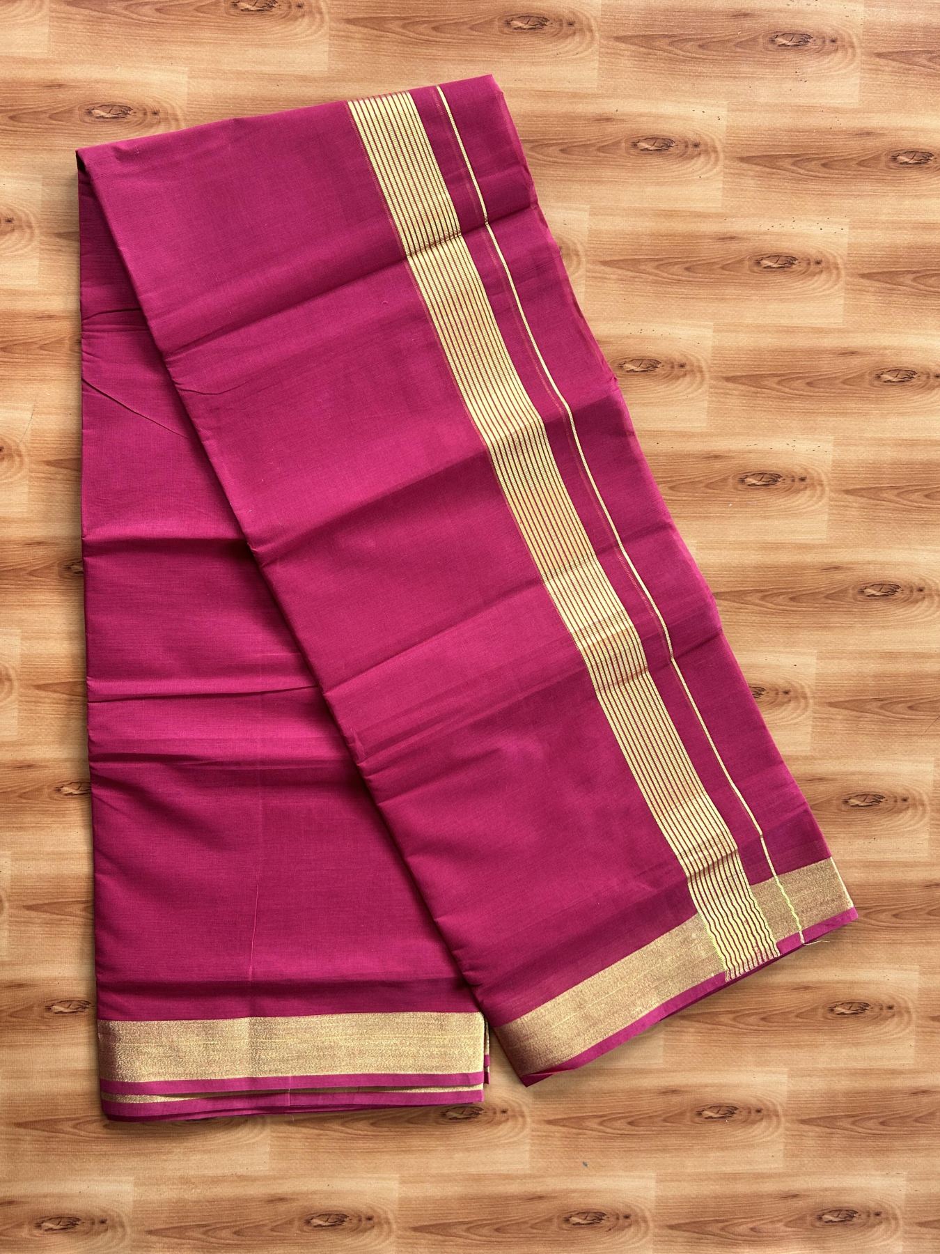 Double - Colour mundu/Dhoti - 20% Discount ! KaithariKada Balaramapuram - 100x80 - Deep Red Colour Body - 1.5 inch Gold Kasav Striped Kara 4 mtr (8.5 muzham) - 2 KK5404 PMC
