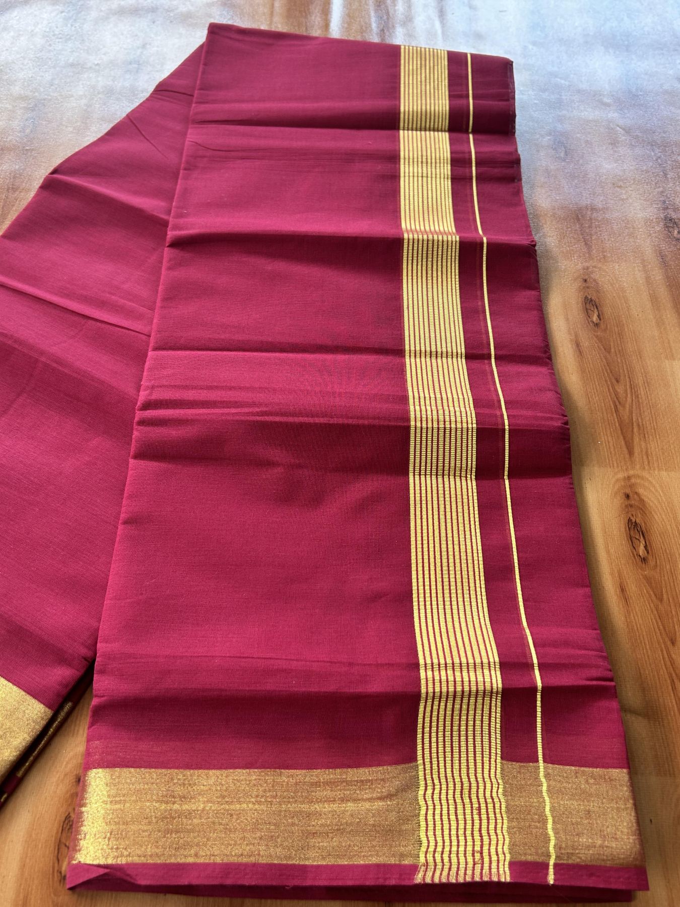 Double - Colour mundu/Dhoti - 20% Discount ! KaithariKada Balaramapuram - 100x80 - Deep Red Colour Body - 1.5 inch Gold Kasav Striped Kara 4 mtr (8.5 muzham) - 2 KK5404 PMC