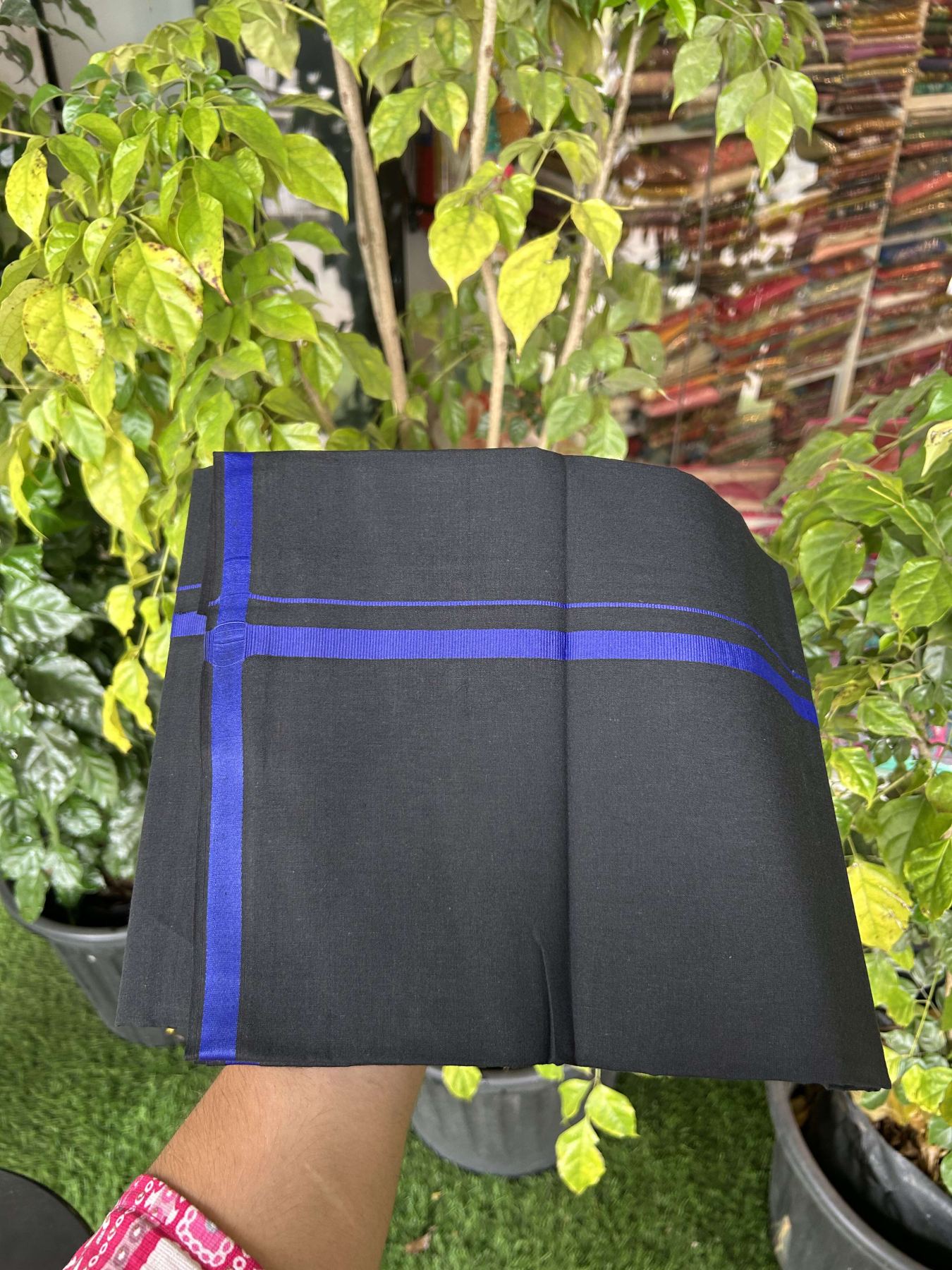 19% Discount!!! Kaitharikada - Single Kaily / Lungi - 60s - 1 cm Violet kara with Black colour body (2 meter / 4 muzham) - 11 KK8042 GAN