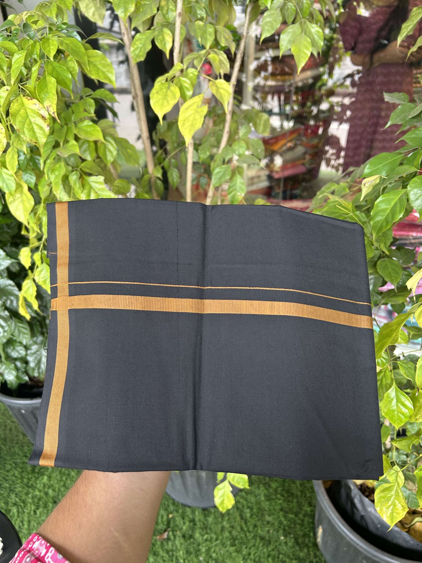 19% Discount!!! Kaitharikada - Single Kaily / Lungi - 60s - 1 cm Brown kara with Black colour body (2 meter / 4 muzham) - 14 KK8042 GAN