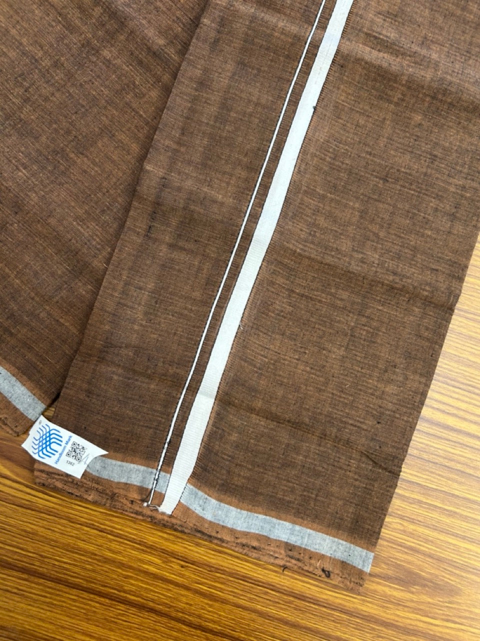 10% Discount !! KaithariKada 100% Pure Cotton - HANDLOOM Single Mundu/Dhoti Brown Black Shaded COLOUR BODY & White 0.5 inch Kara (2 meter / 4 muzham) - 19KK8020ELA