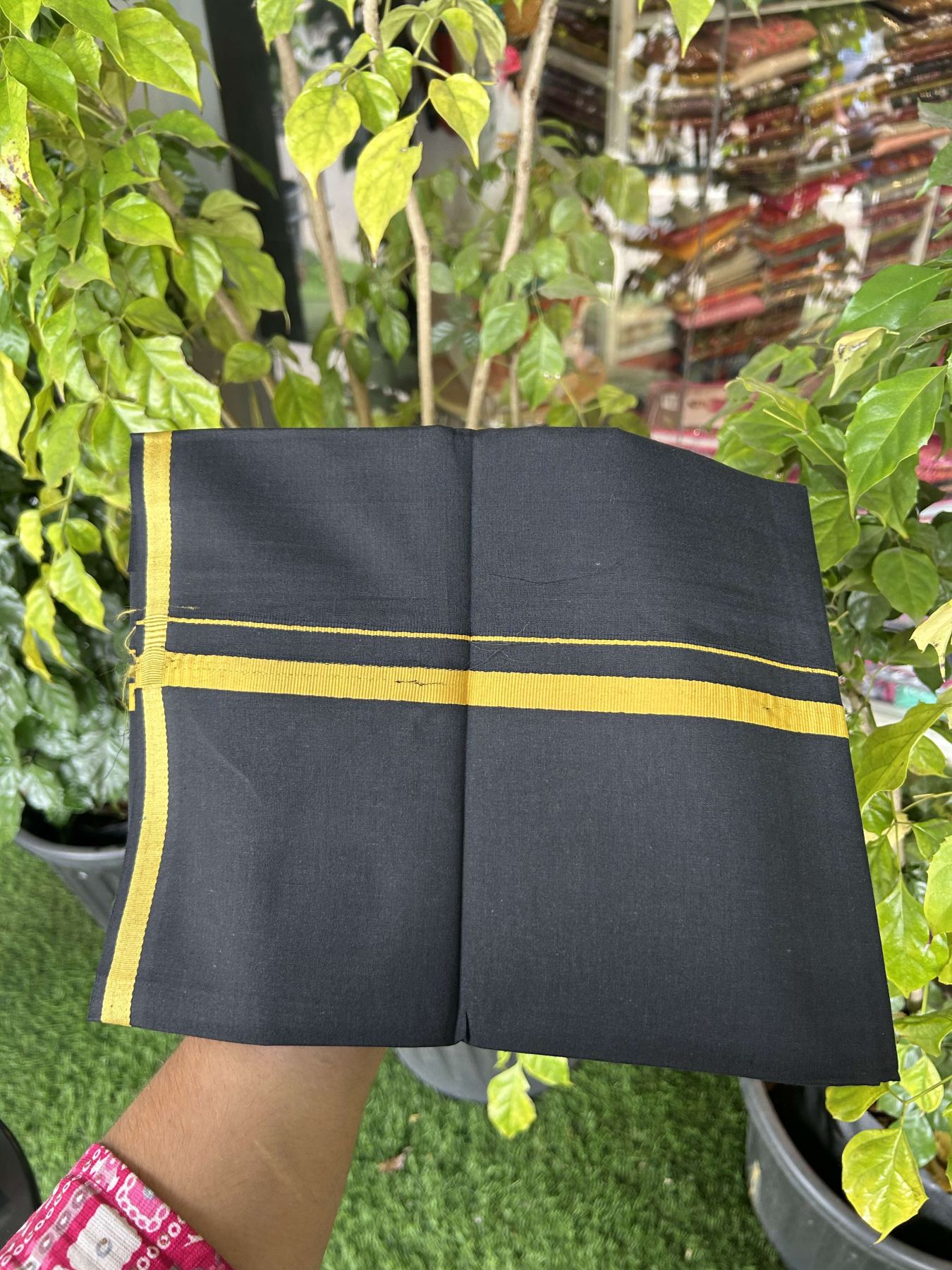19% Discount!!! Kaitharikada - Single Kaily / Lungi - 60s - 1 cm Mustard Yellow kara with Black colour body (2 meter / 4 muzham) - 13 KK8042 GAN
