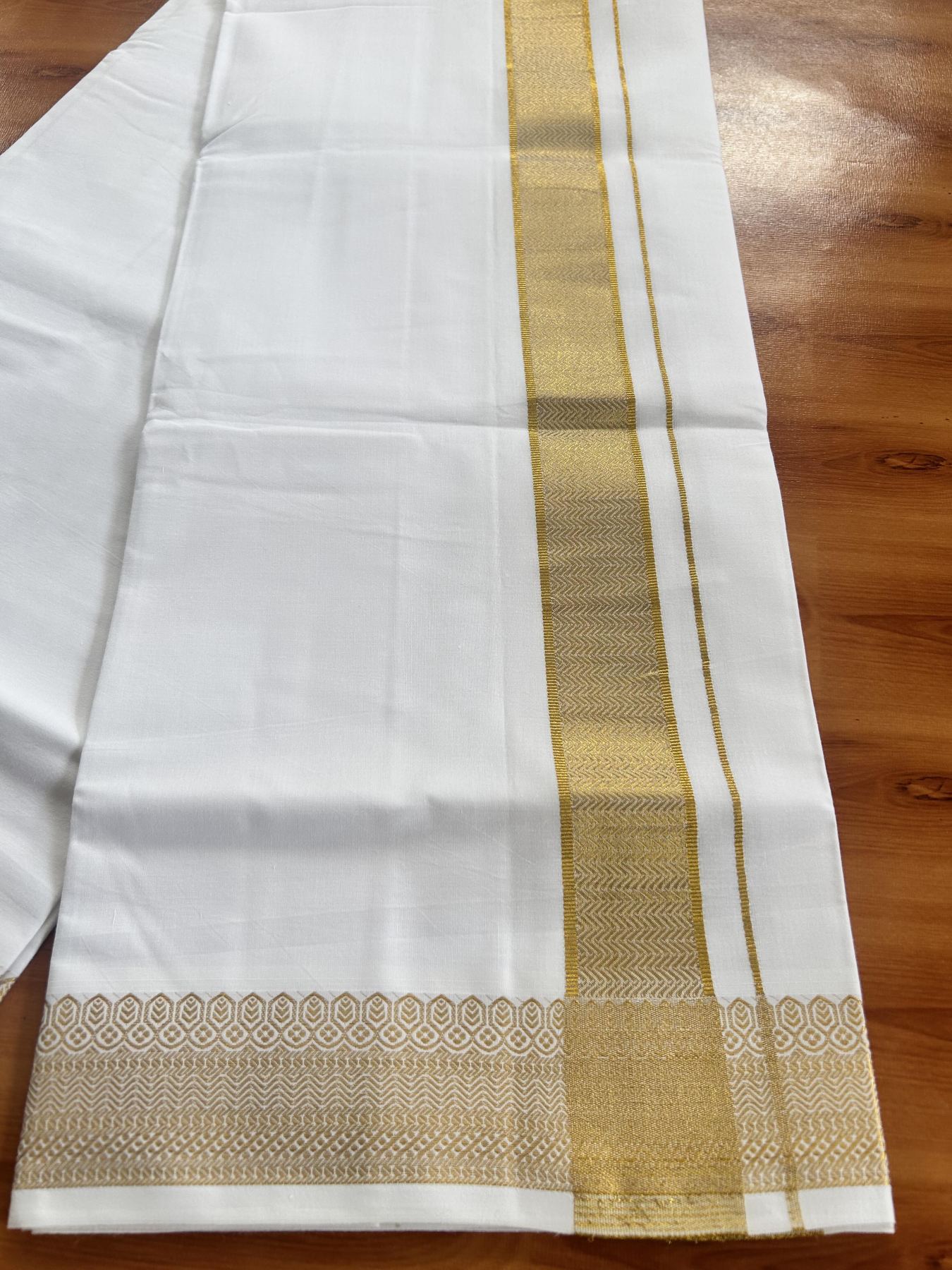 Single Pure White Mundu/Dhoti - 20% Discount!! Kaitharikada Balaramapuram Pure Cotton - 40s - 1.75 inch Gold Kasav Jacquard Design Kara 2 mtr (4 muzham) - 22 KK5405 GAN