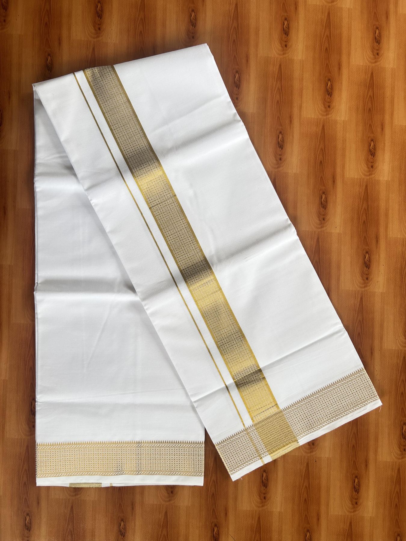 Single Pure White Mundu/Dhoti - 20% Discount!! Kaitharikada Balaramapuram Pure Cotton - 40s - 1.75 inch Gold Kasav Jacquard Design Kara 2 mtr (4 muzham) - 24 KK5405 GAN