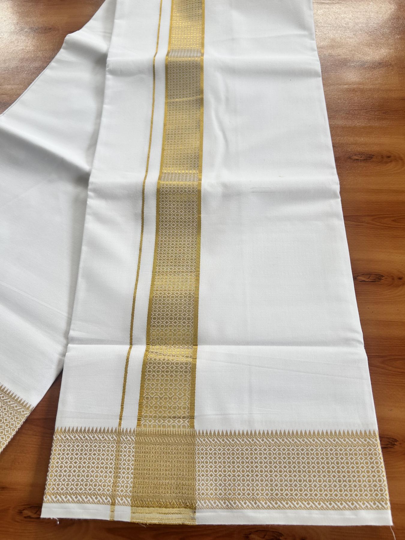 Single Pure White Mundu/Dhoti - 20% Discount!! Kaitharikada Balaramapuram Pure Cotton - 40s - 1.75 inch Gold Kasav Jacquard Design Kara 2 mtr (4 muzham) - 24 KK5405 GAN