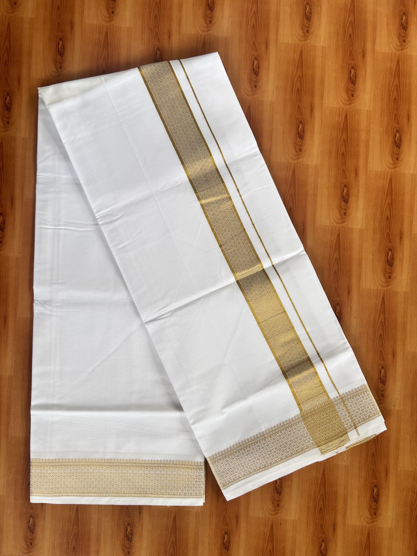 Single Pure White Mundu/Dhoti - 20% Discount!! Kaitharikada Balaramapuram Pure Cotton - 40s - 1.75 inch Gold Kasav Jacquard Design Kara 2 mtr (4 muzham) - 21 KK5405 GAN