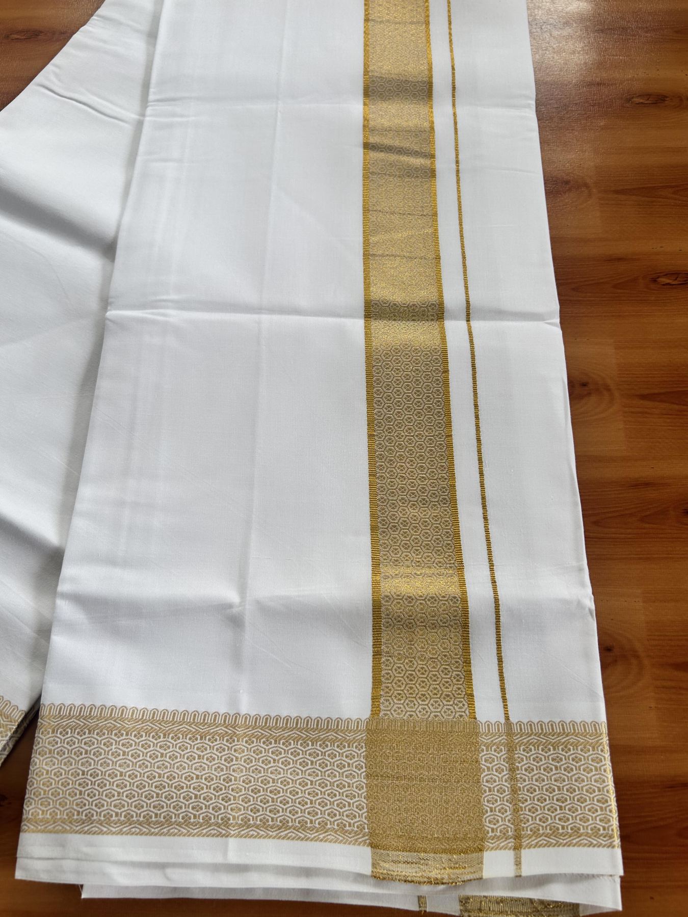 Single Pure White Mundu/Dhoti - 20% Discount!! Kaitharikada Balaramapuram Pure Cotton - 40s - 1.75 inch Gold Kasav Jacquard Design Kara 2 mtr (4 muzham) - 21 KK5405 GAN