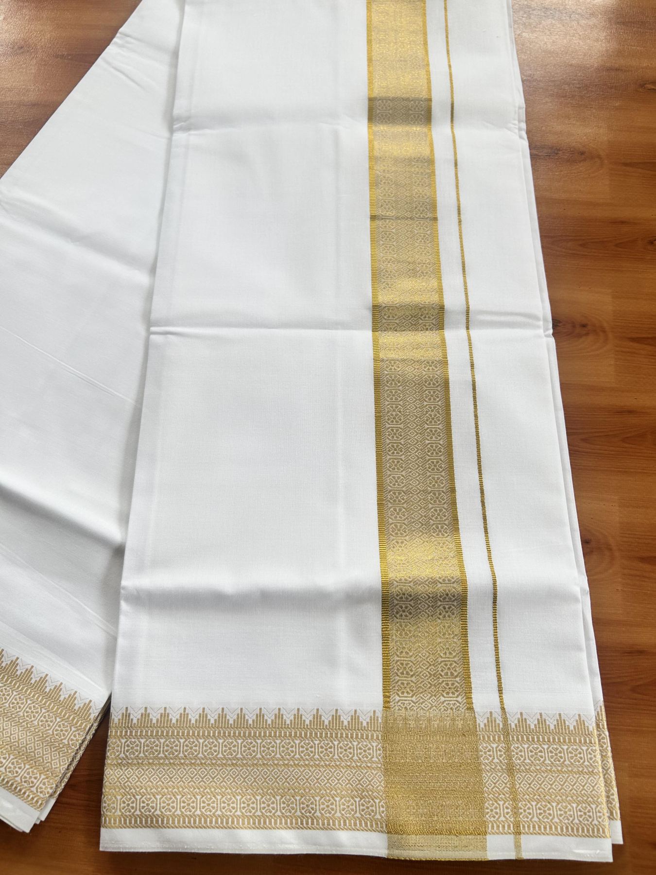 Single Pure White Mundu/Dhoti - 20% Discount!! Kaitharikada Balaramapuram Pure Cotton - 40s - 1.75 inch Gold Kasav Jacquard Design Kara 2 mtr (4 muzham) - 18 KK5405 GAN