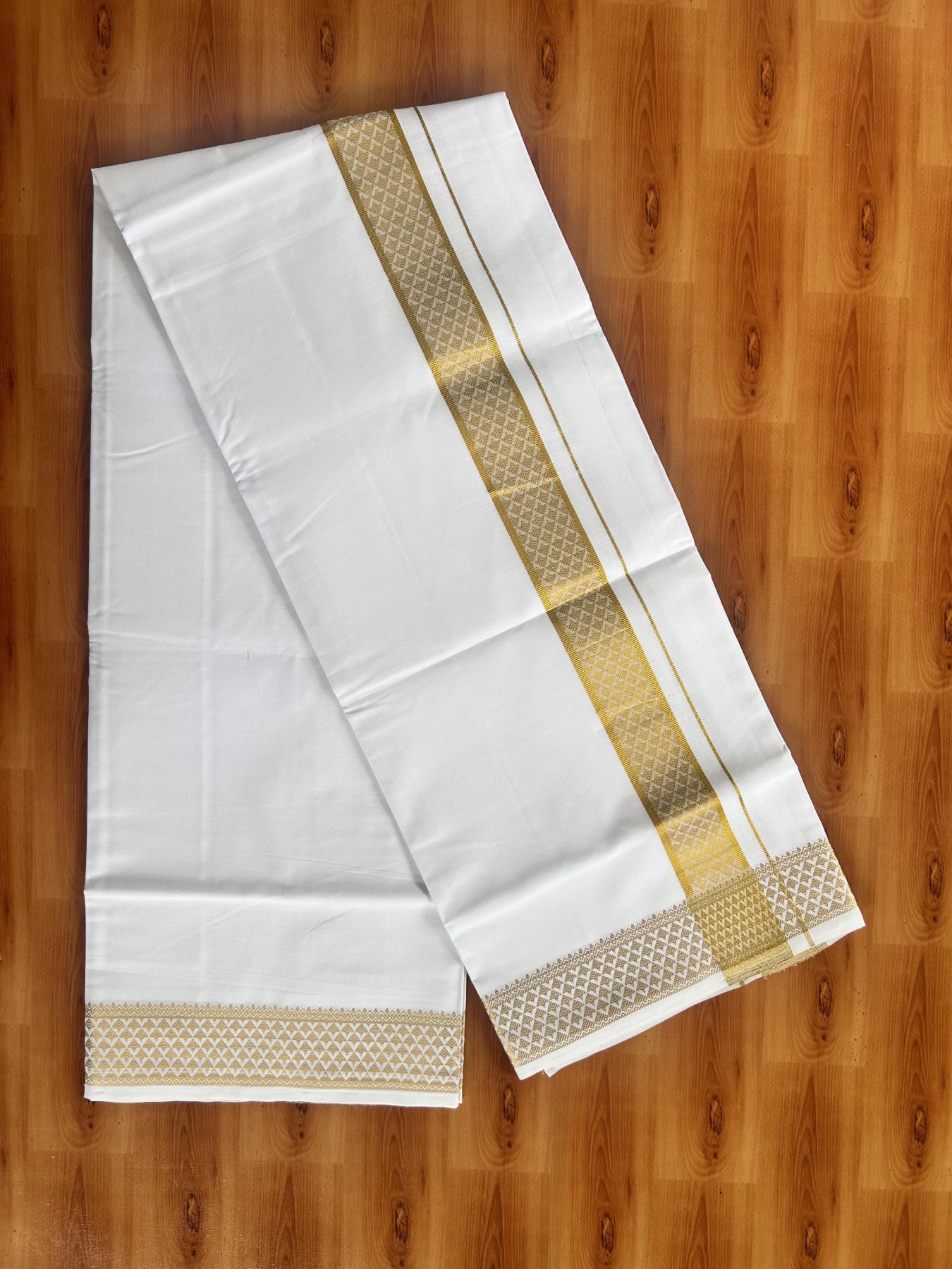 Single Pure White Mundu/Dhoti - 20% Discount!! Kaitharikada Balaramapuram Pure Cotton - 40s - 1.75 inch Gold Kasav Jacquard Design Kara 2 mtr (4 muzham) - 17 KK5405 GAN