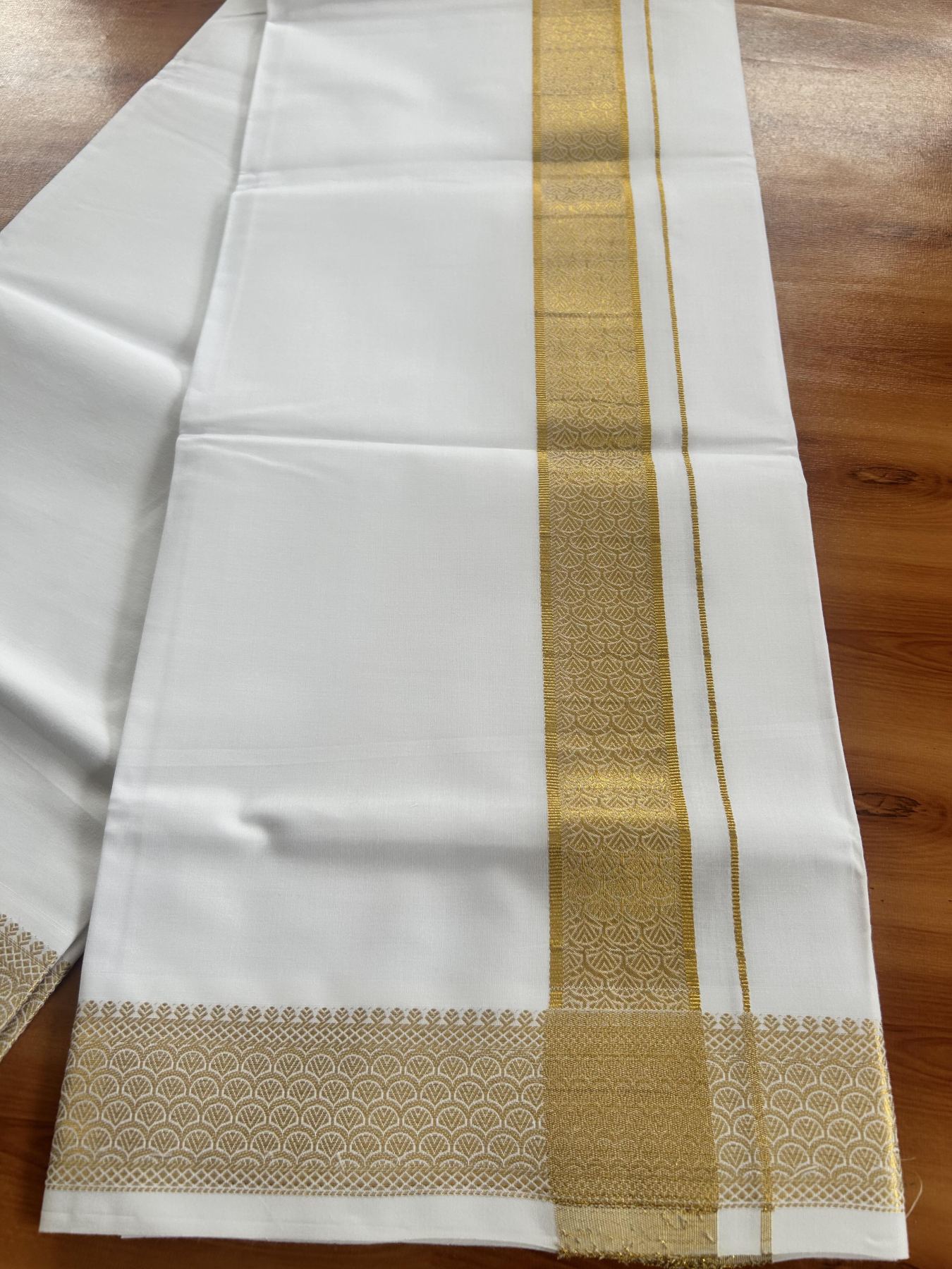 Single Pure White Mundu/Dhoti - 20% Discount!! Kaitharikada Balaramapuram Pure Cotton - 40s - 1.75 inch Gold Kasav Jacquard Design Kara 2 mtr (4 muzham) - 16 KK5405 GAN
