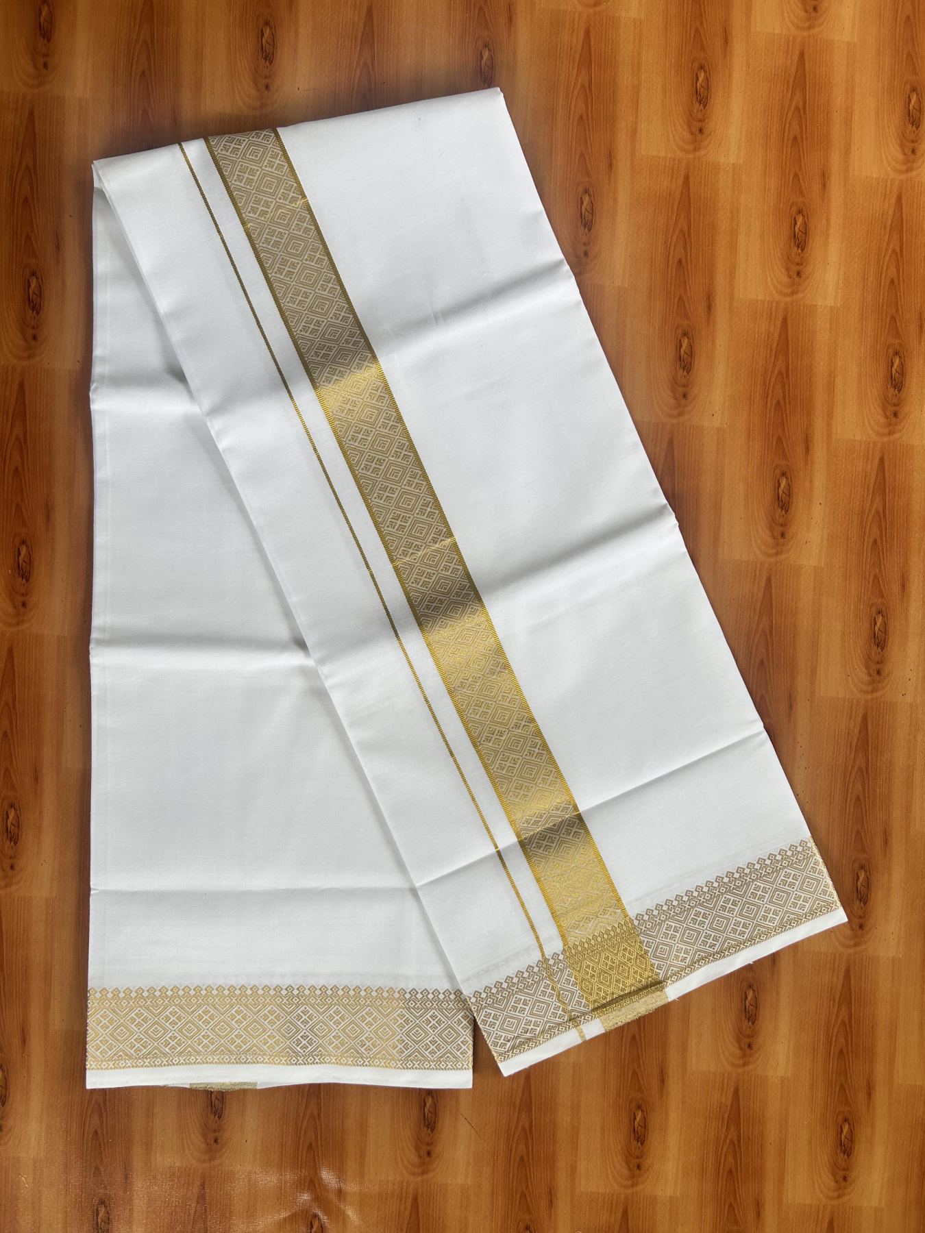 Single Pure White Mundu/Dhoti - 20% Discount!! Kaitharikada Balaramapuram Pure Cotton - 40s - 1.75 inch Gold Kasav Jacquard Design Kara 2 mtr (4 muzham) - 14 KK5405 GAN