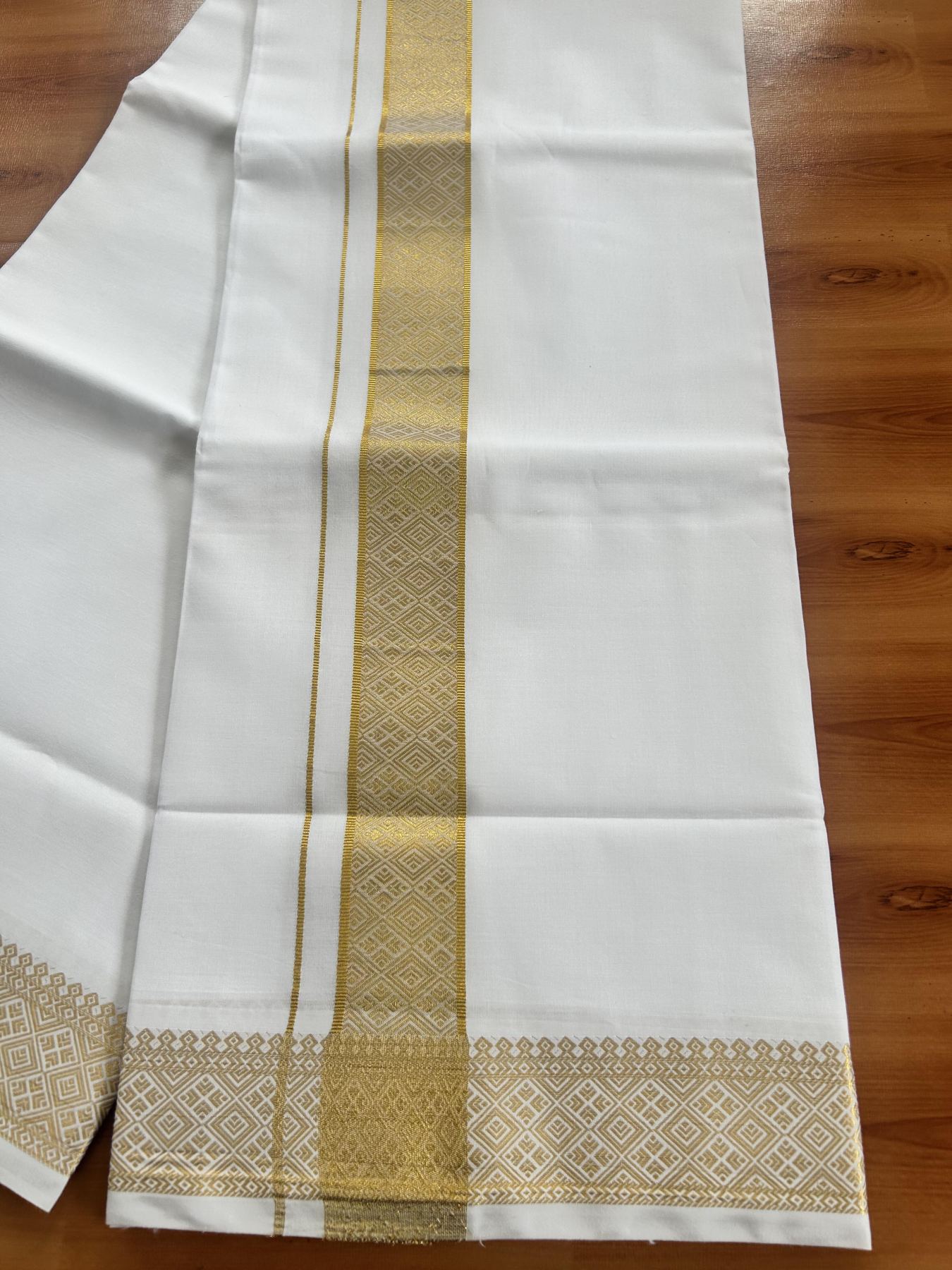 Single Pure White Mundu/Dhoti - 20% Discount!! Kaitharikada Balaramapuram Pure Cotton - 40s - 1.75 inch Gold Kasav Jacquard Design Kara 2 mtr (4 muzham) - 14 KK5405 GAN