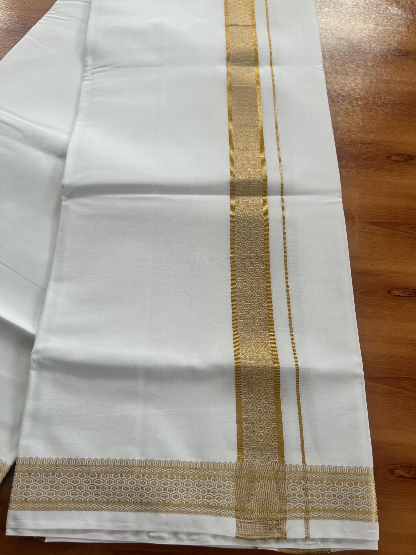 Single Pure White Mundu/Dhoti - 20% Discount!! Kaitharikada Balaramapuram Pure Cotton - 40s - 1.5 inch Gold Kasav Jacquard Design Kara 2 mtr (4 muzham) - 13 KK5405 GAN