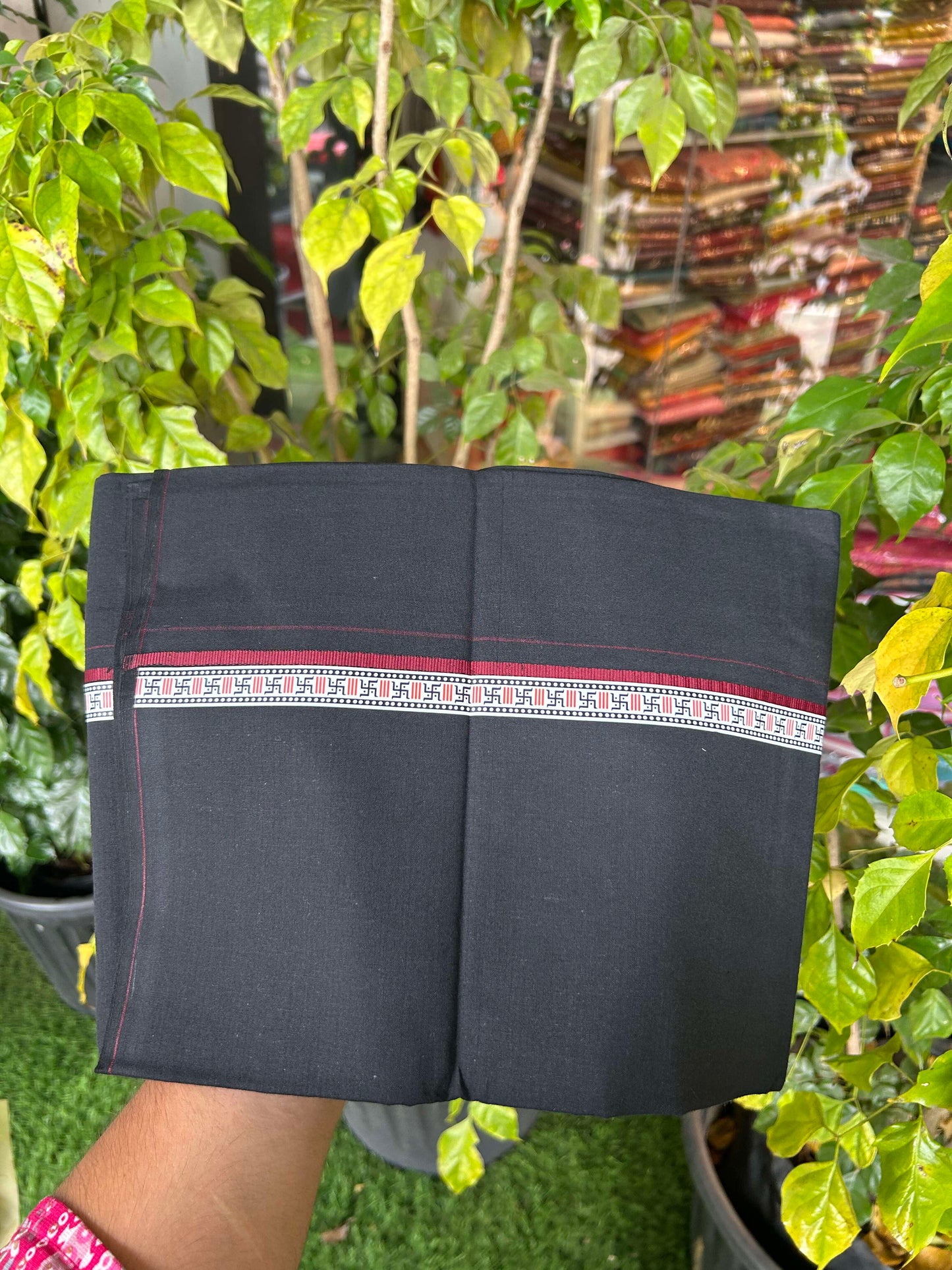 39% Discount! Kaitharikada - Pure Cotton - Single Kaily / Lungi - (60s) - 1 inch Maroon & Multi colour Pattern Printed Kambi kara with Black colour body (2 meter / 4 muzham) - 6 KK8043 GAN