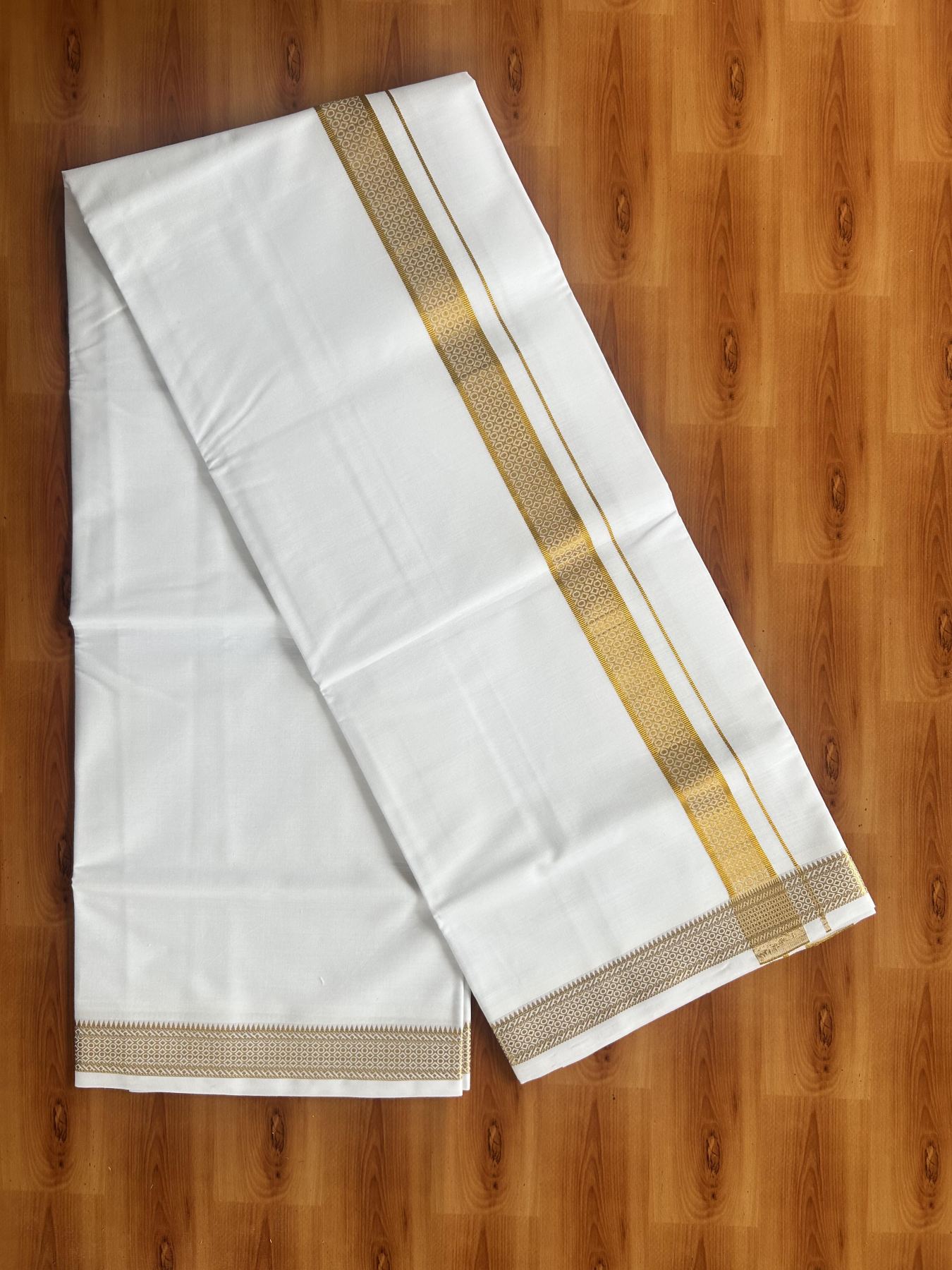 Single Pure White Mundu/Dhoti - 20% Discount!! Kaitharikada Balaramapuram Pure Cotton - 40s - 1.5 inch Gold Kasav Jacquard Design Kara 2 mtr (4 muzham) - 12 KK5405 GAN
