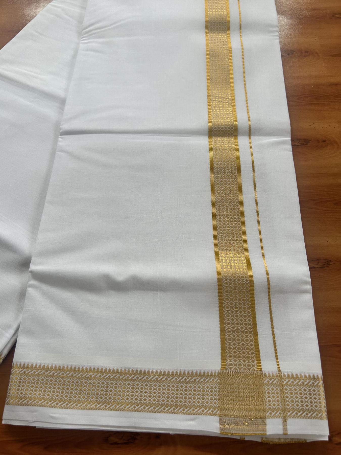 Single Pure White Mundu/Dhoti - 20% Discount!! Kaitharikada Balaramapuram Pure Cotton - 40s - 1.5 inch Gold Kasav Jacquard Design Kara 2 mtr (4 muzham) - 12 KK5405 GAN