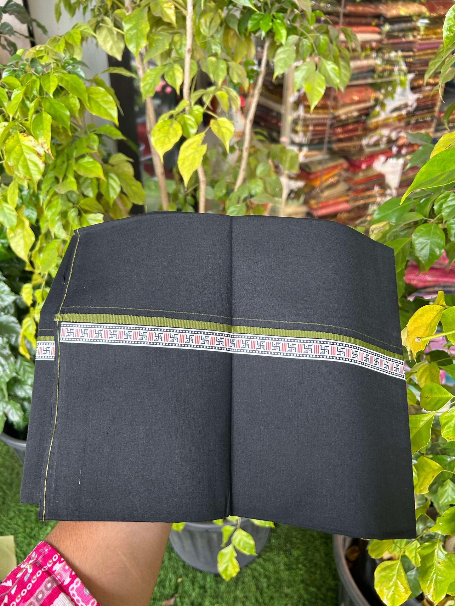 39% Discount! Kaitharikada - Pure Cotton - Single Kaily / Lungi - (60s) - 1 inch Olive Green & Multi colour Pattern Printed Kambi kara with Black colour body (2 meter / 4 muzham) - 1 KK8043 GAN