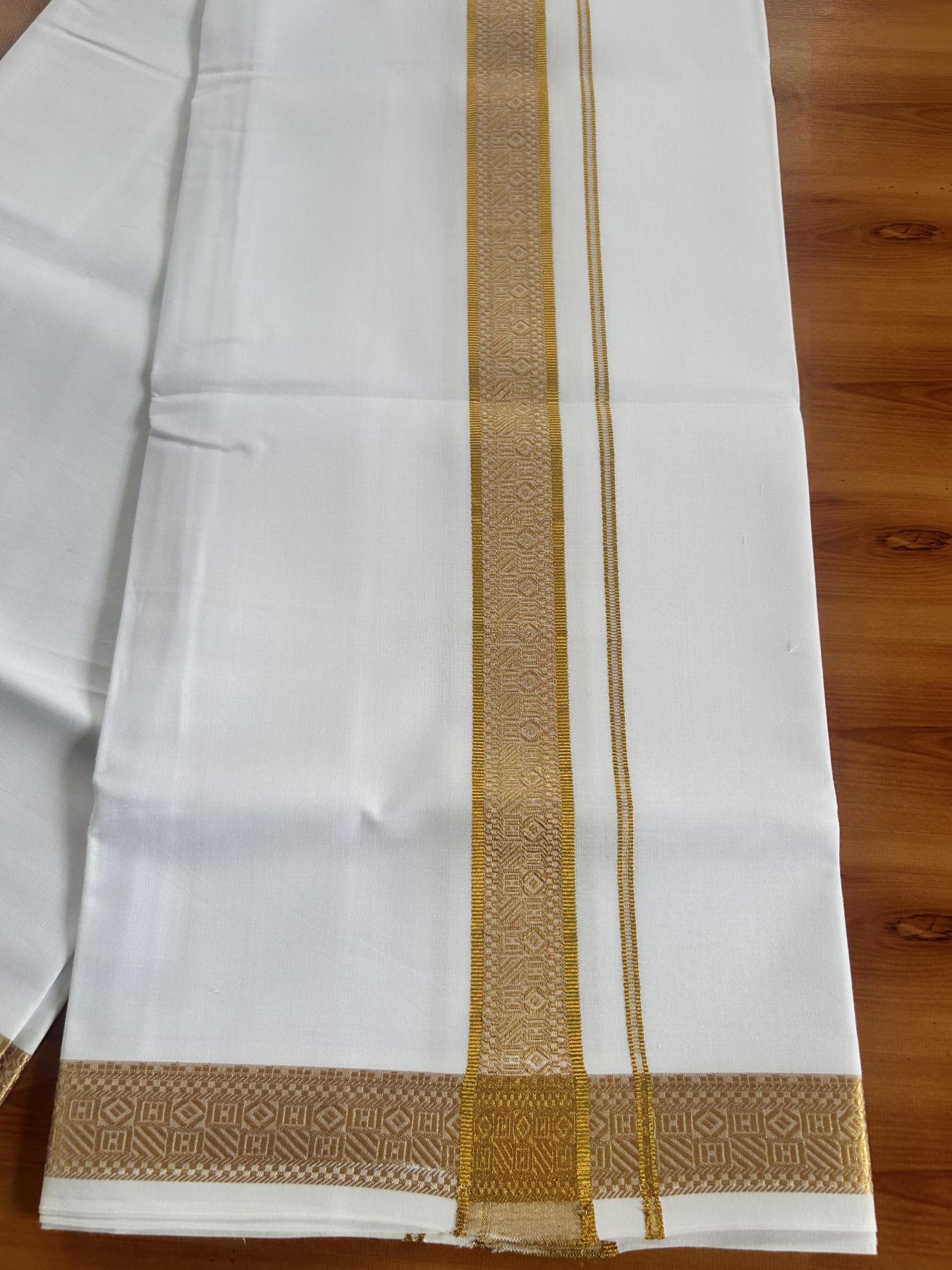 Single Pure White Mundu/Dhoti - 20% Discount!! Kaitharikada Balaramapuram Pure Cotton - 40s - 1.5 inch Gold Kasav Light Brown Jacquard Design Kara 2 mtr (4 muzham) - 11 KK5405 GAN
