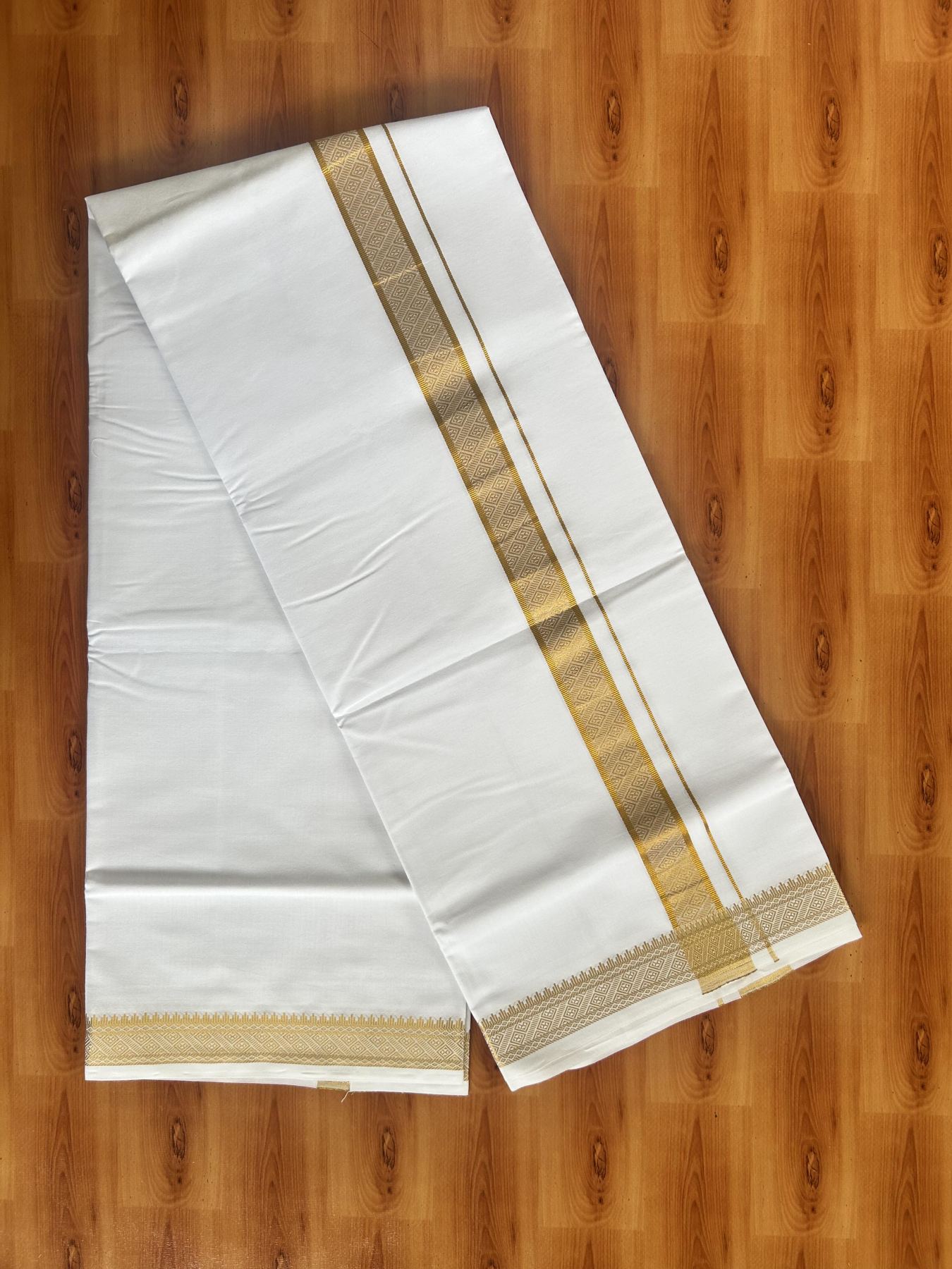 Single Pure White Mundu/Dhoti - 20% Discount!! Kaitharikada Balaramapuram Pure Cotton - 40s - 1.5 inch Gold Kasav Jacquard Design Kara 2 mtr (4 muzham) - 10 KK5405 GAN