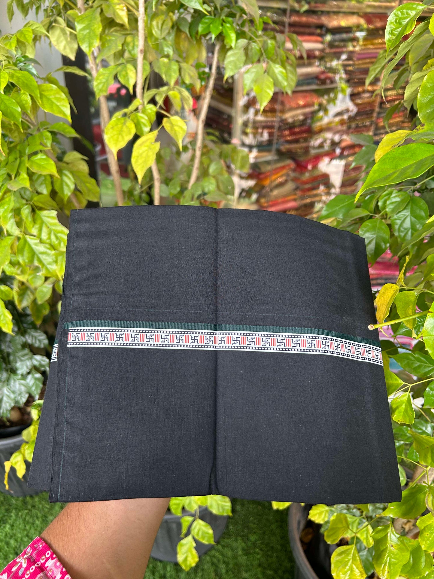 39% Discount! Kaitharikada - Pure Cotton - Single Kaily / Lungi - (60s) - 1 inch Dark Green & Multi colour Pattern Printed Kambi kara with Black colour body (2 meter / 4 muzham) - 4 KK8043 GAN