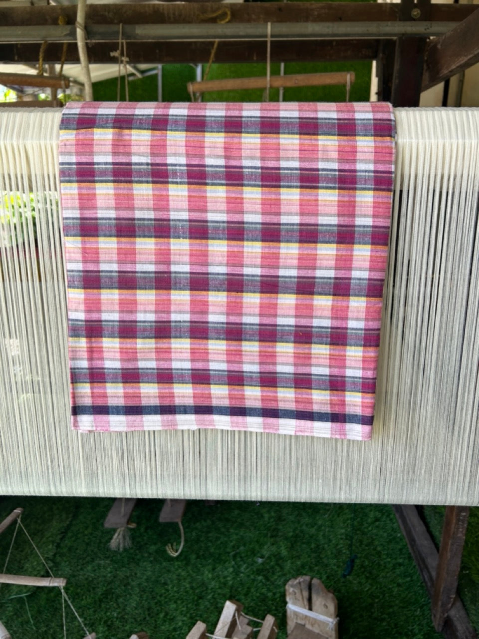10% DISCOUNT ! KaithariKada Kalamachal 100% Pure Cotton - (80X80) Twisted Thread Handloom Single Mundu/Dhoti - Pink Check COLOUR  BODY & Blue Yellow striped Kara- 34KK479KAL
